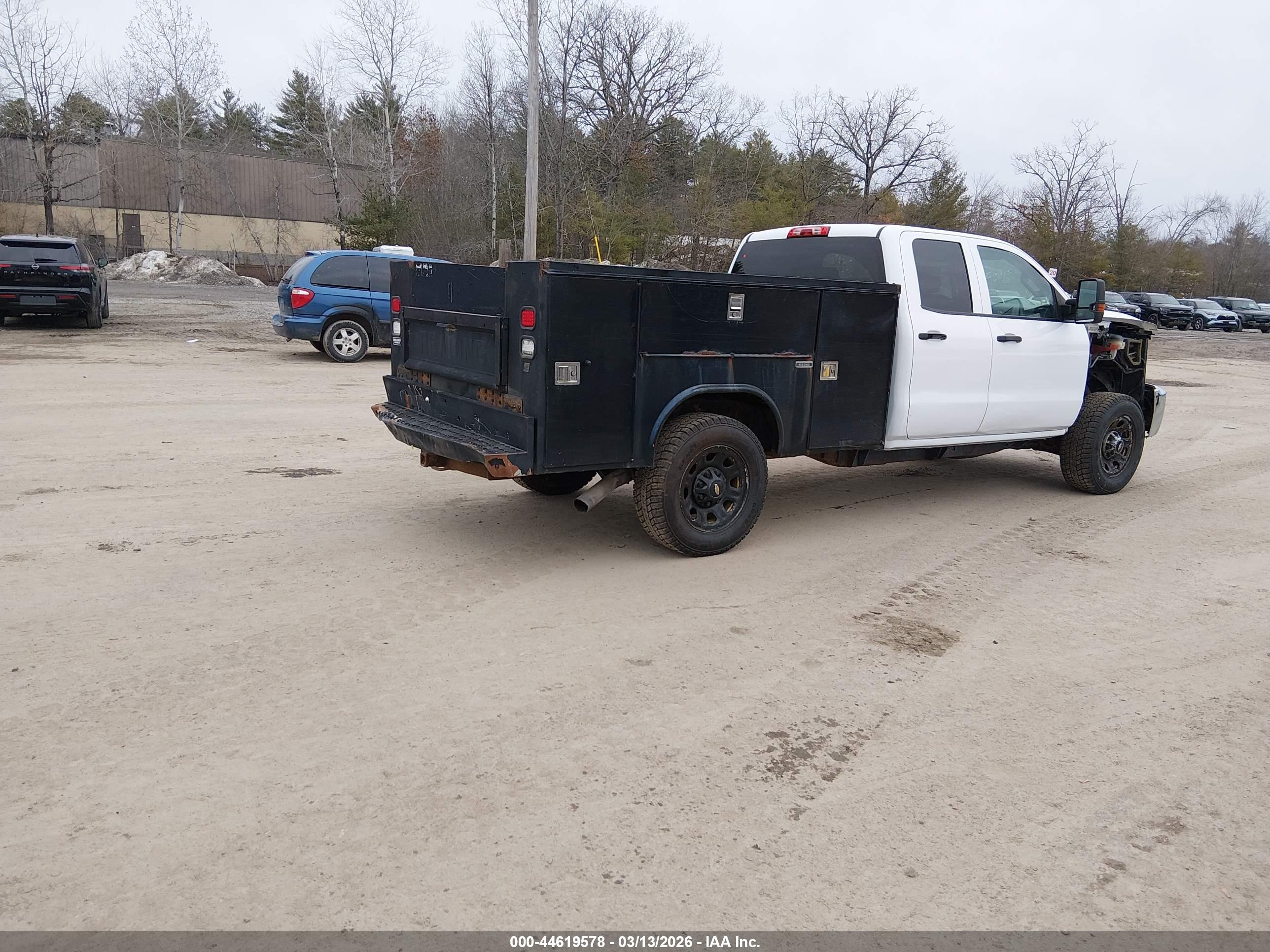 CHEVROLET SILVERADO image 4