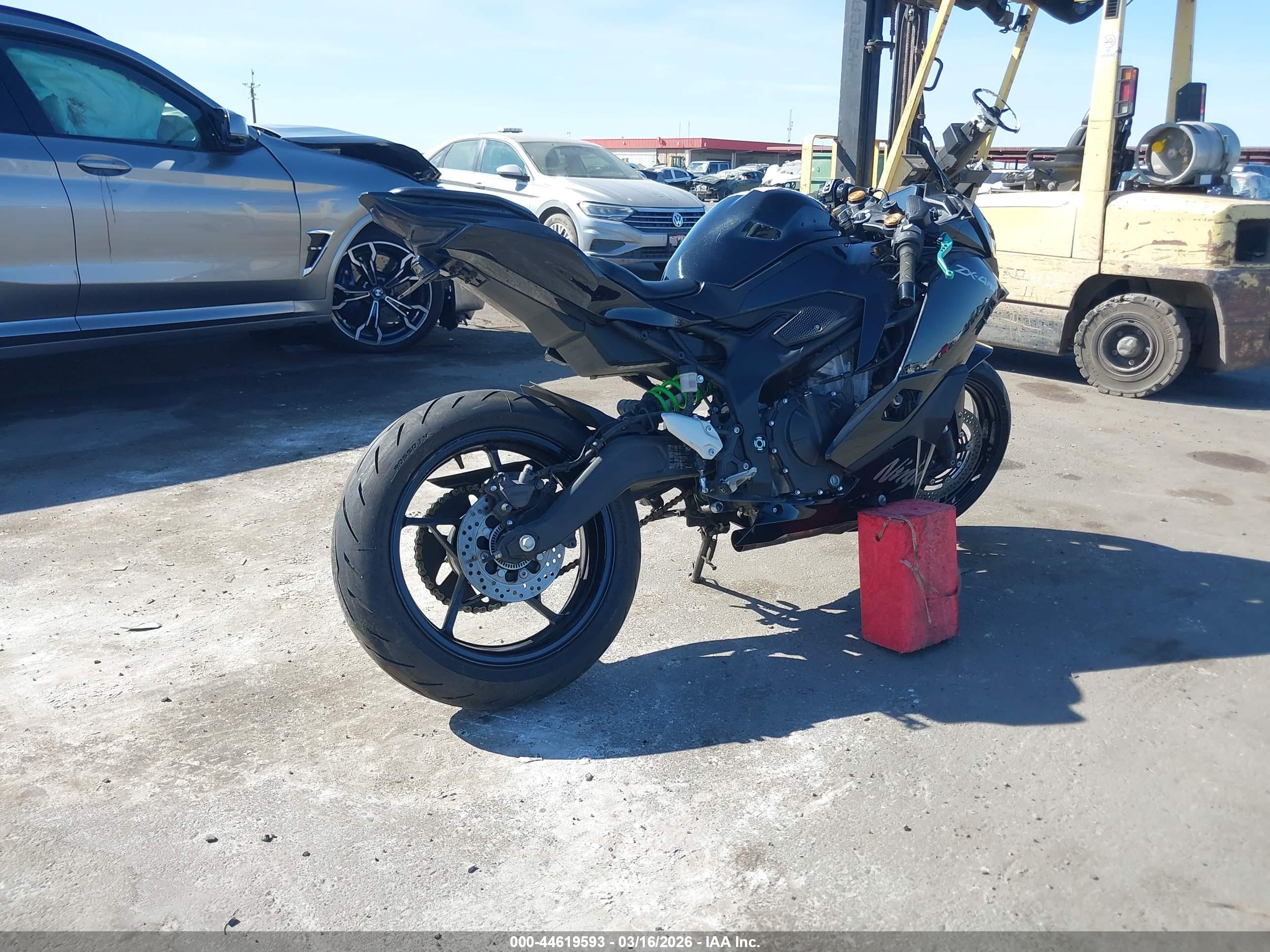 KAWASAKI ZX400 image 4