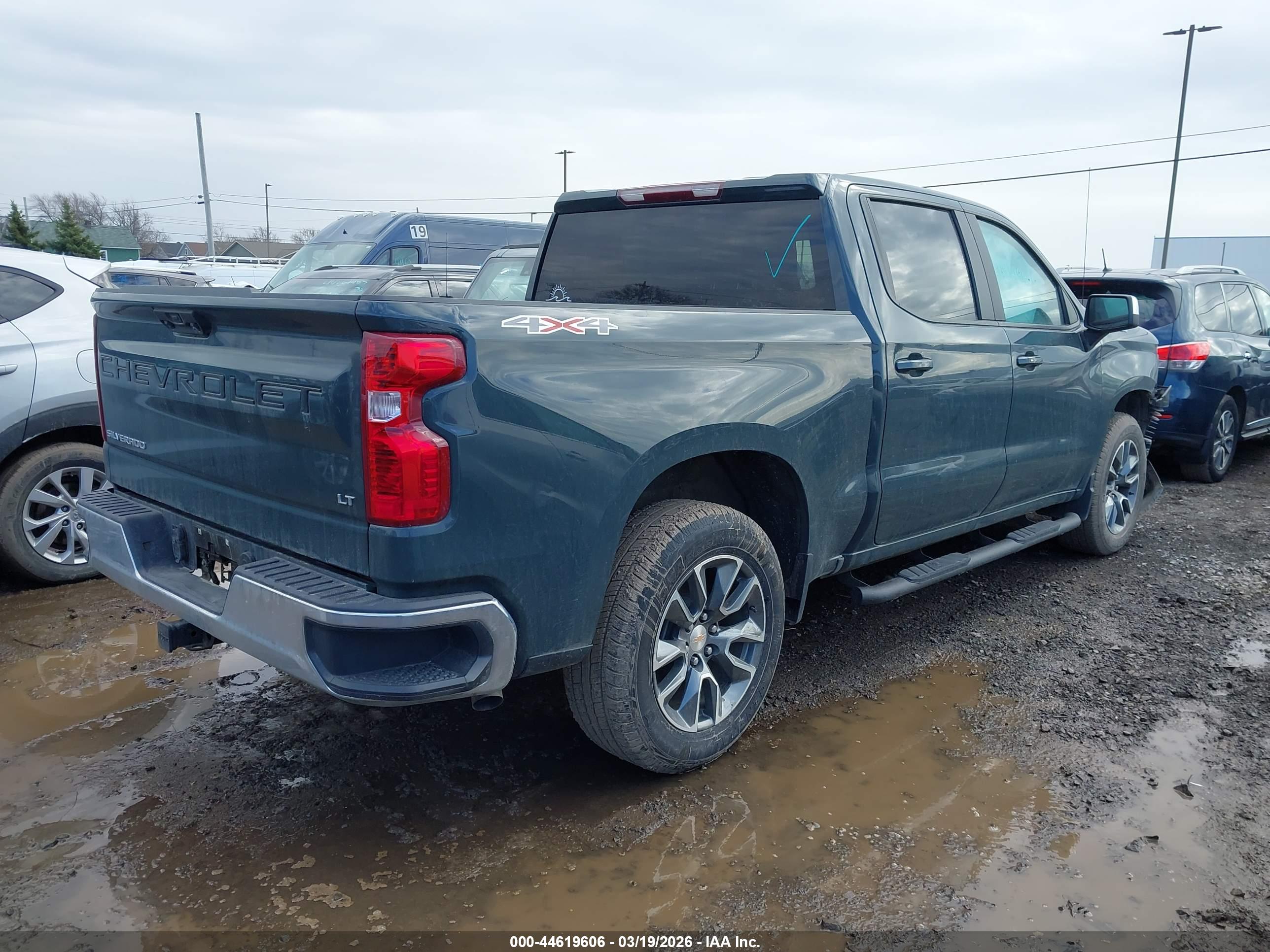 CHEVROLET SILVERADO image 4