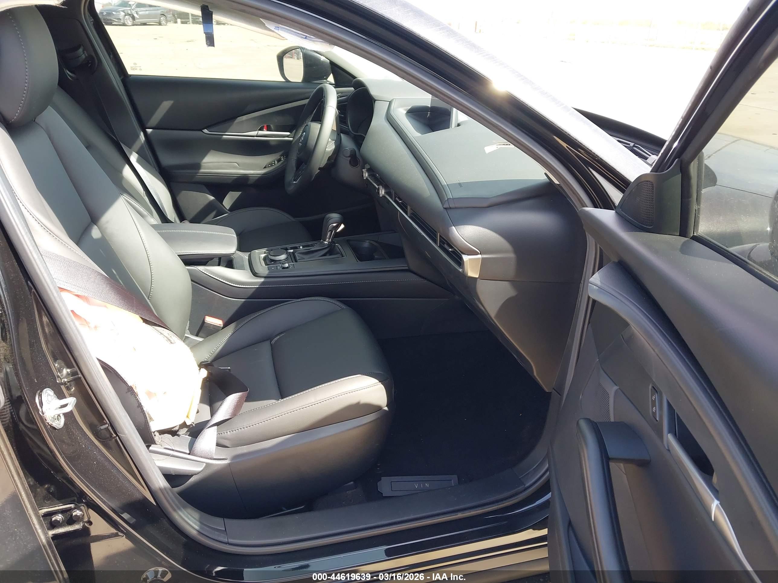 MAZDA CX-30 image 5