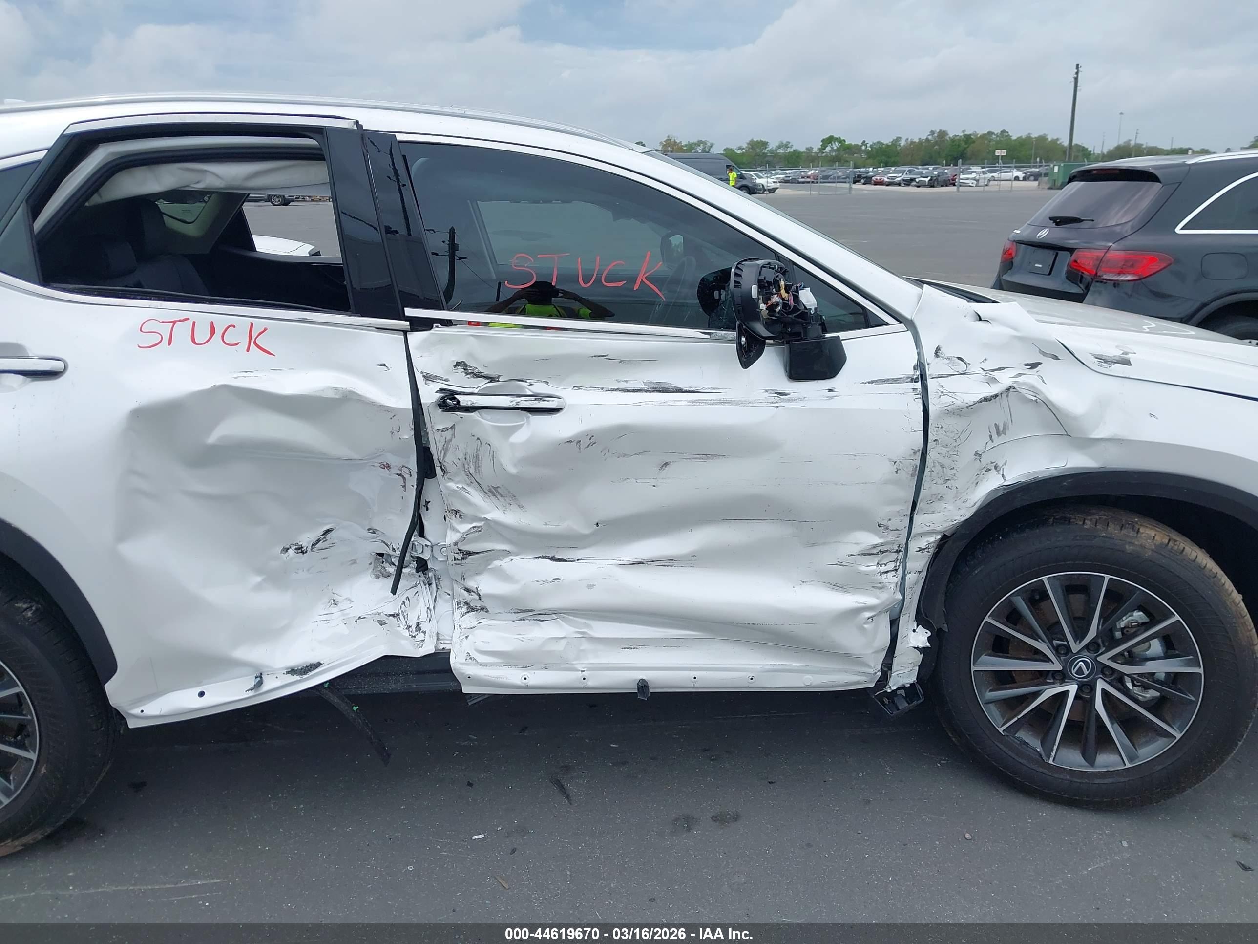 LEXUS NX image 6