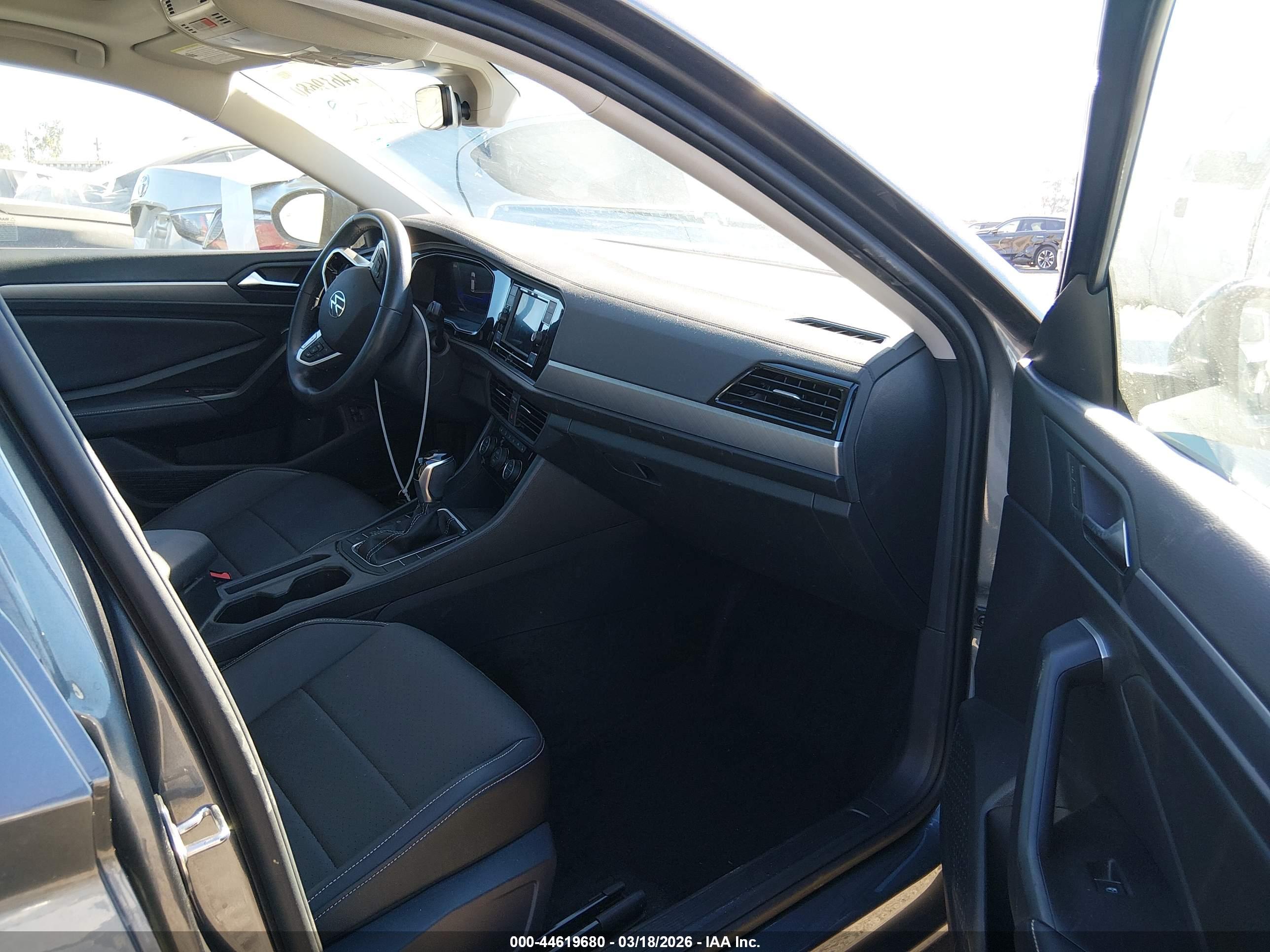 VOLKSWAGEN JETTA image 5