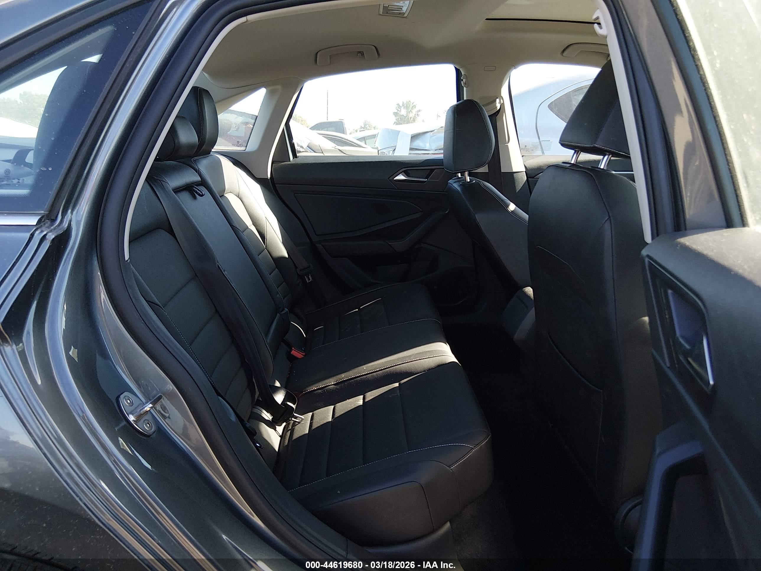 VOLKSWAGEN JETTA image 8