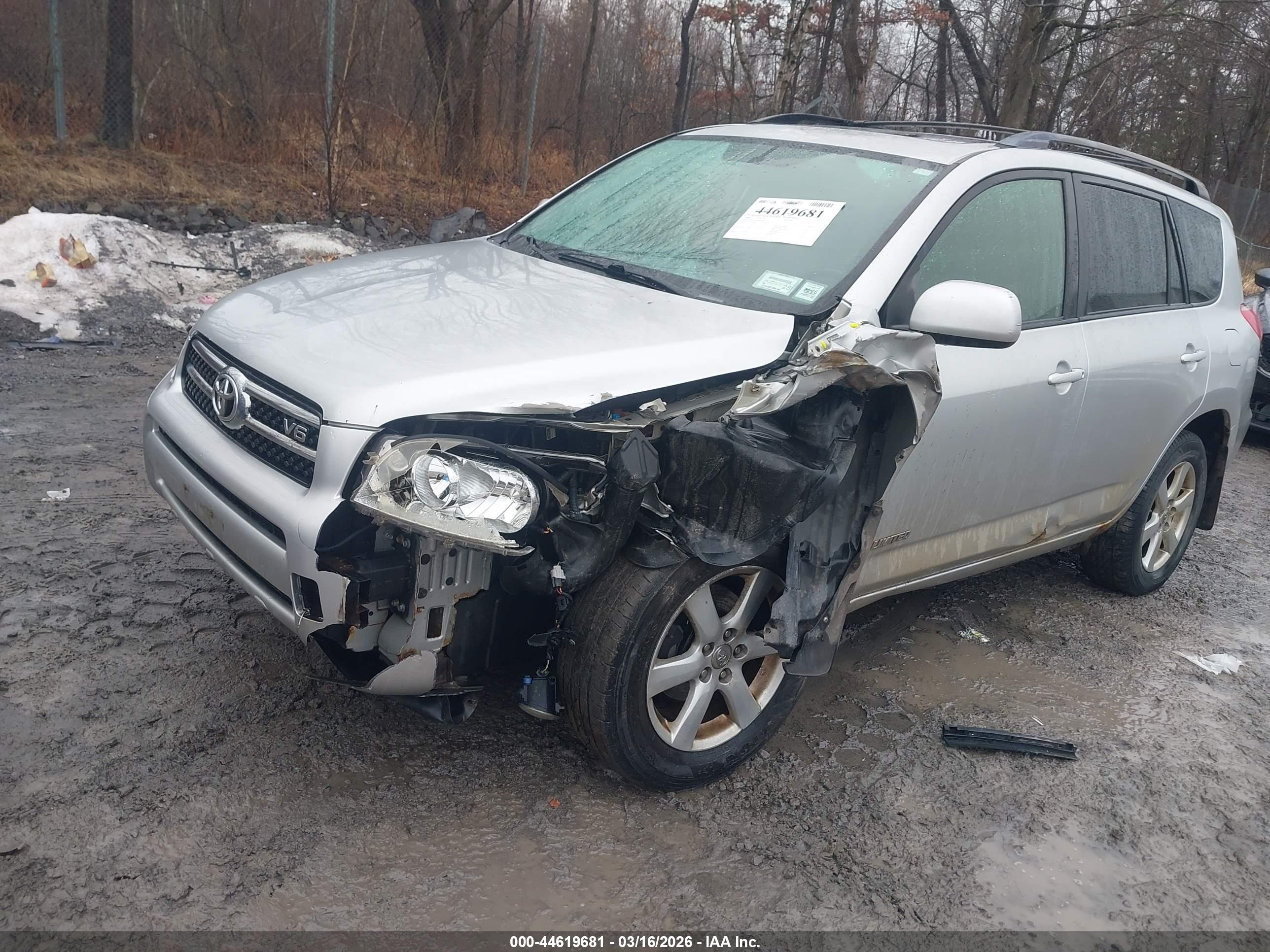 TOYOTA RAV4 image 2