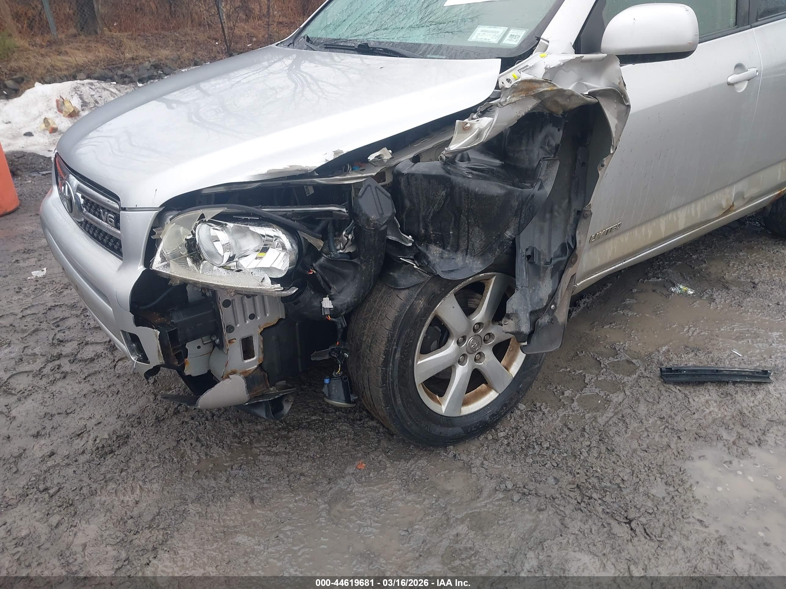 TOYOTA RAV4 image 6