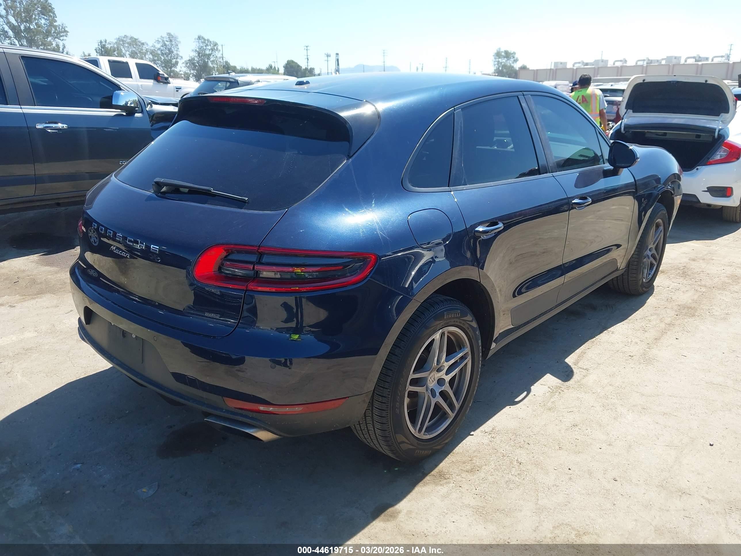 PORSCHE MACAN image 4