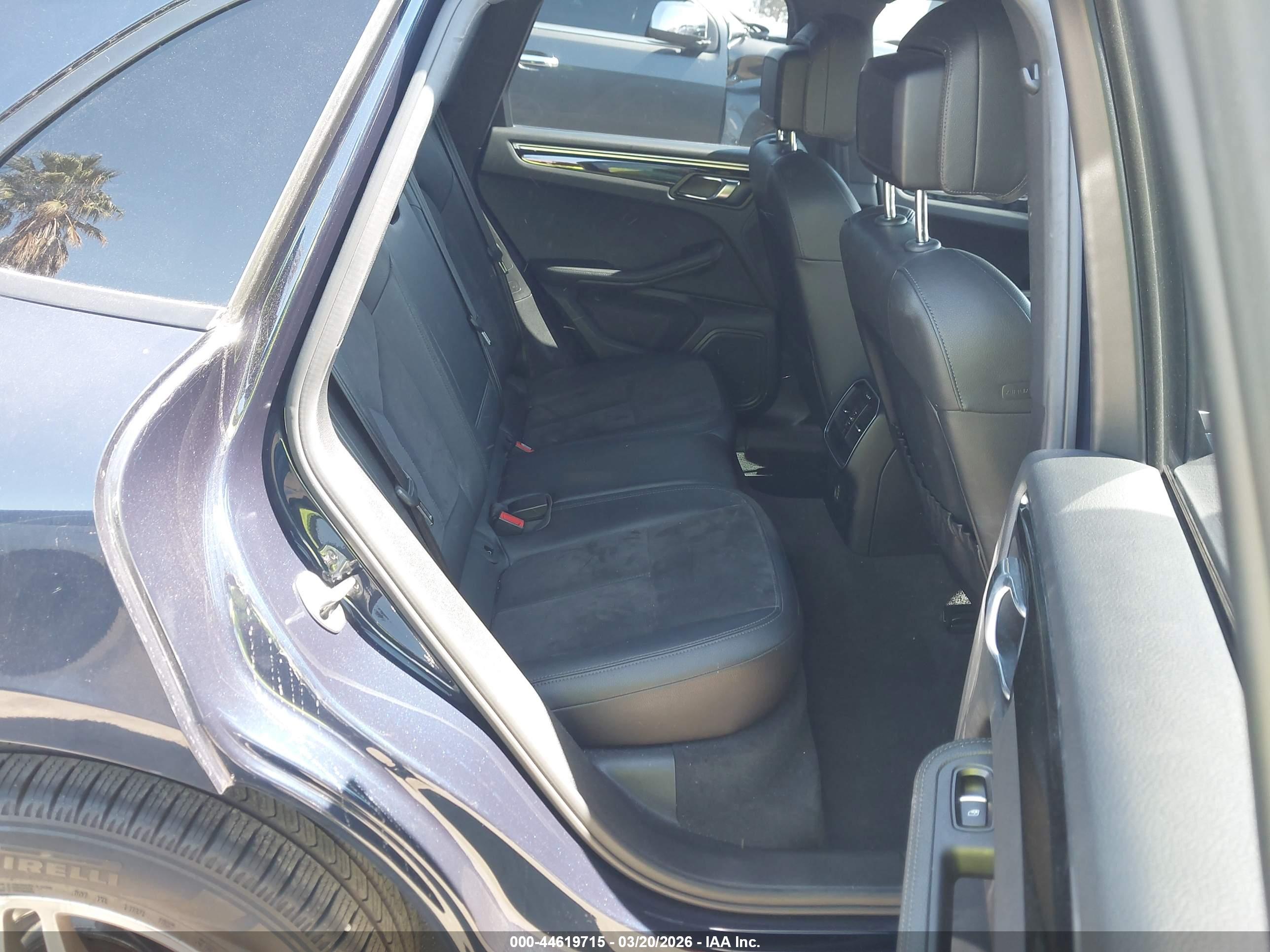 PORSCHE MACAN image 8
