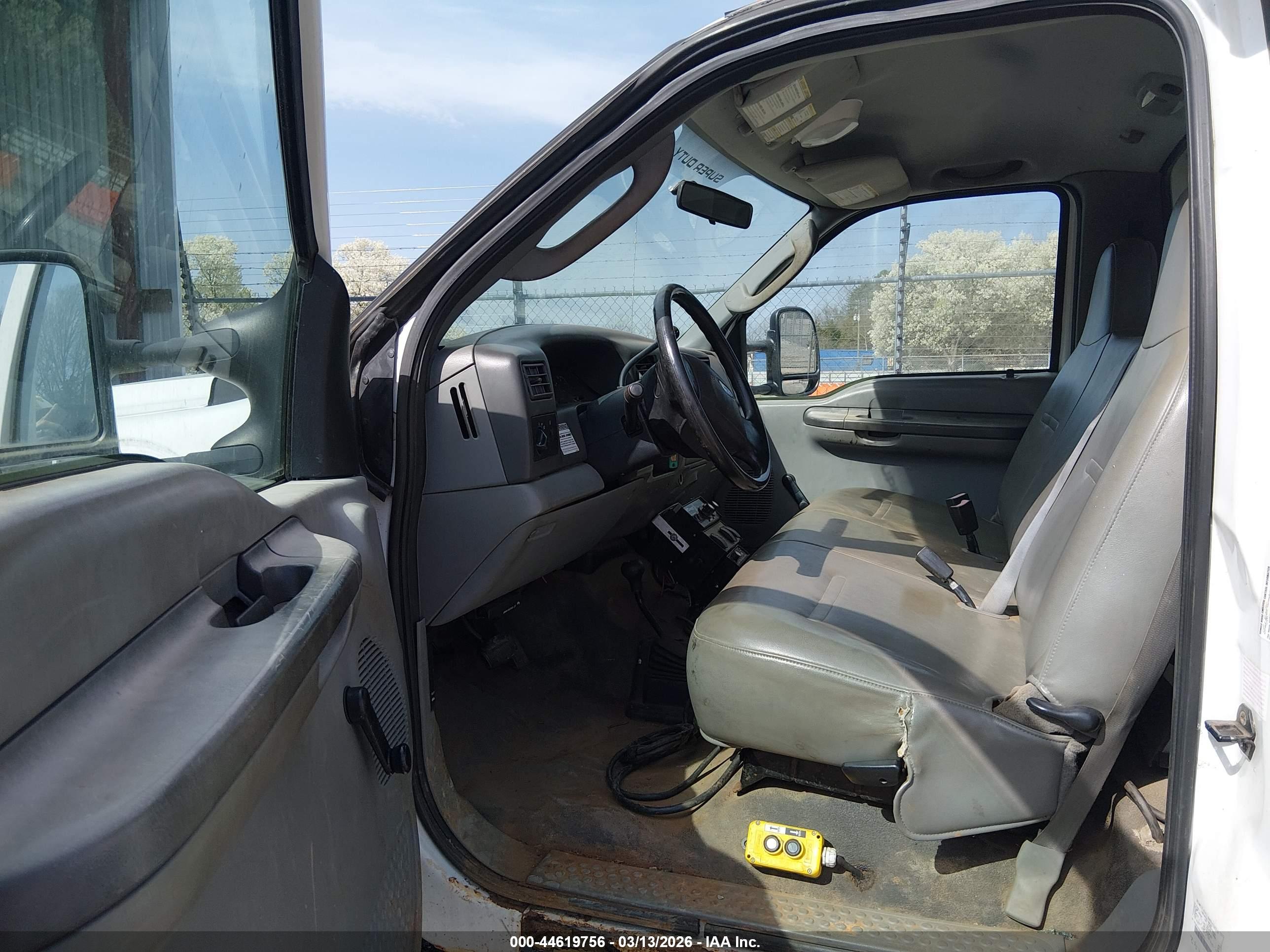 FORD F-450 image 8