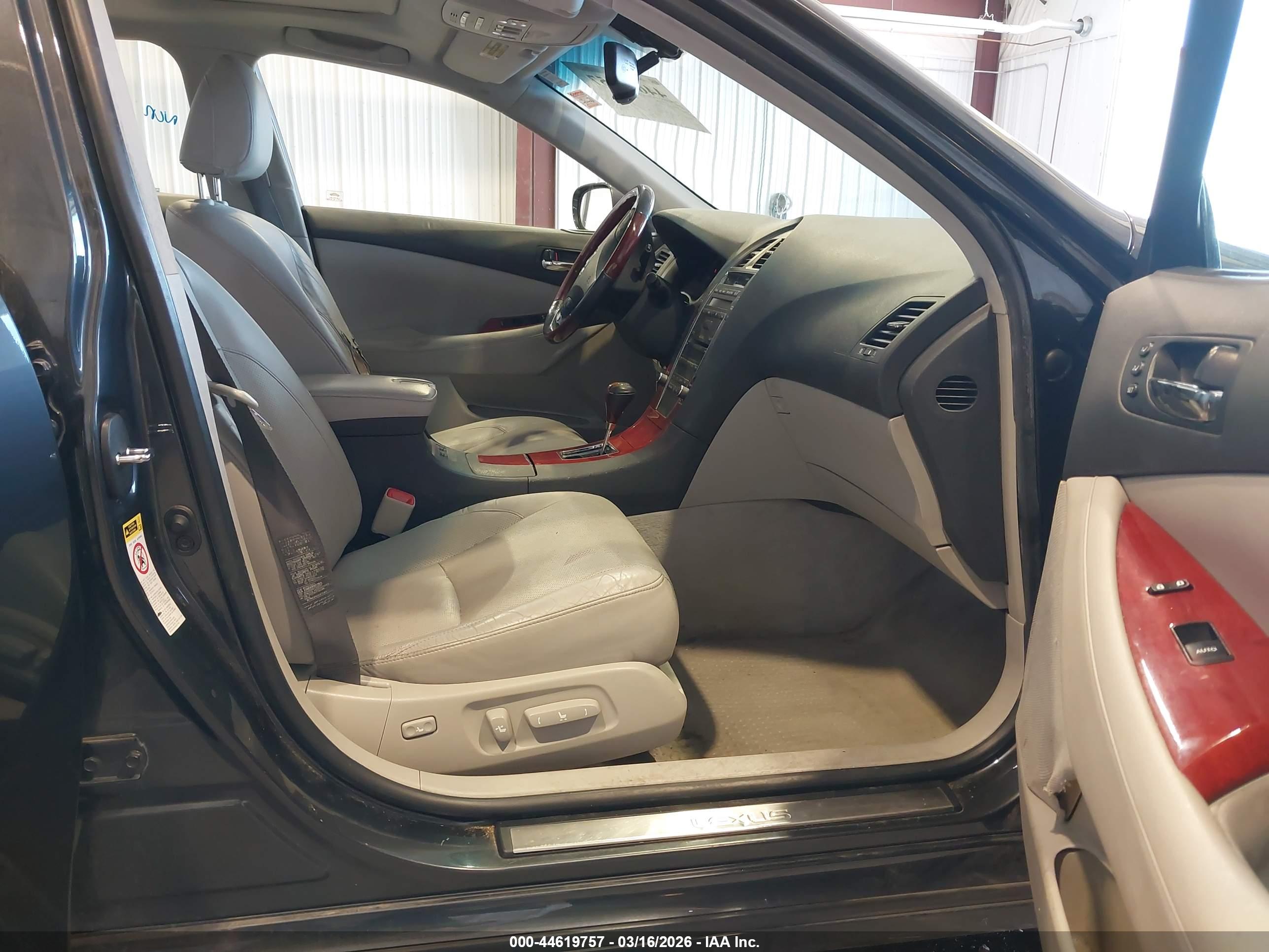 LEXUS ES image 5