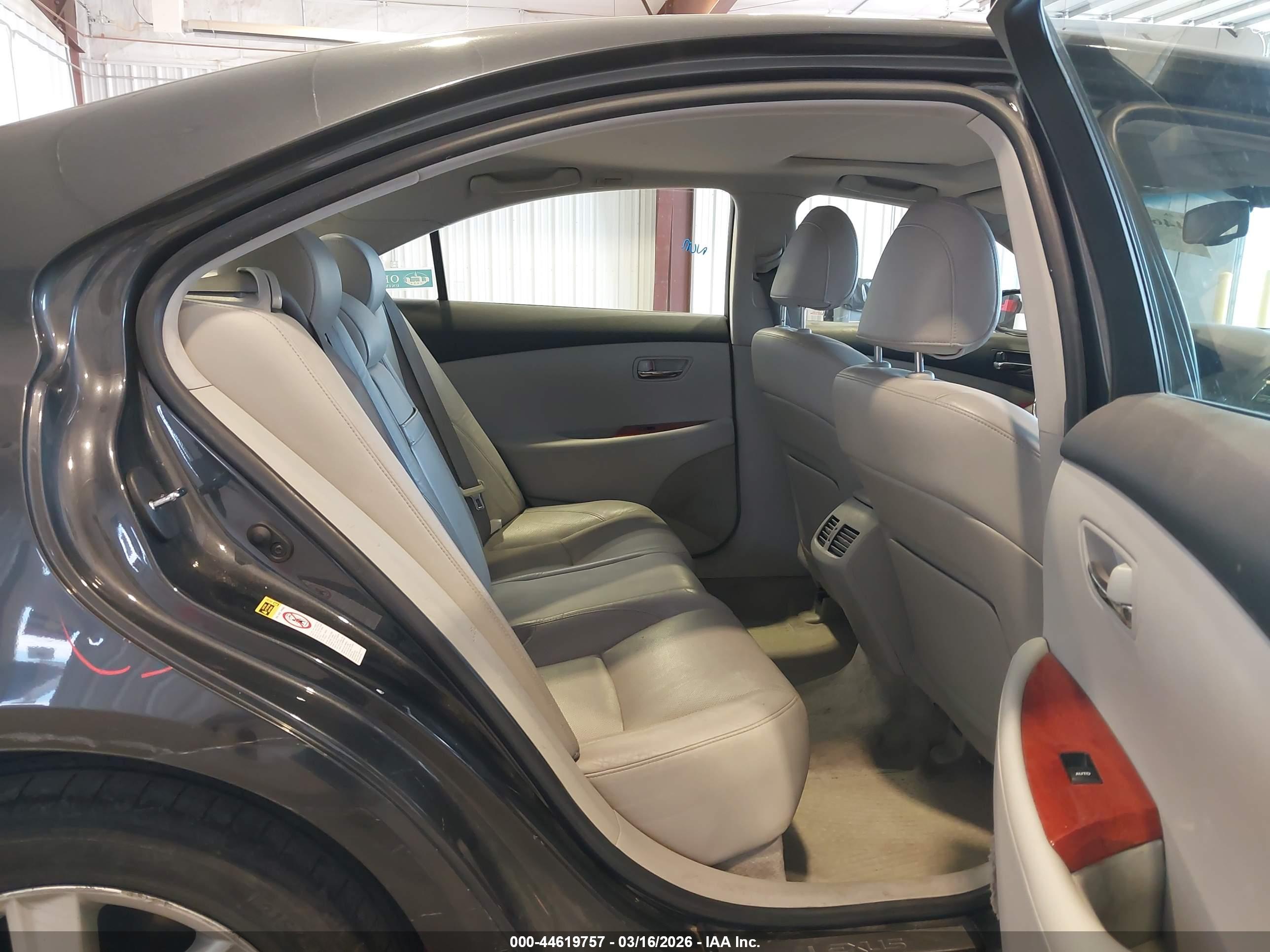 LEXUS ES image 8