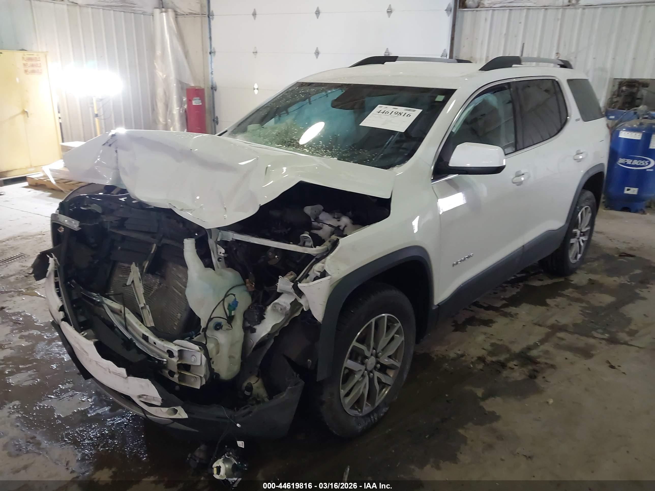 GMC ACADIA image 2