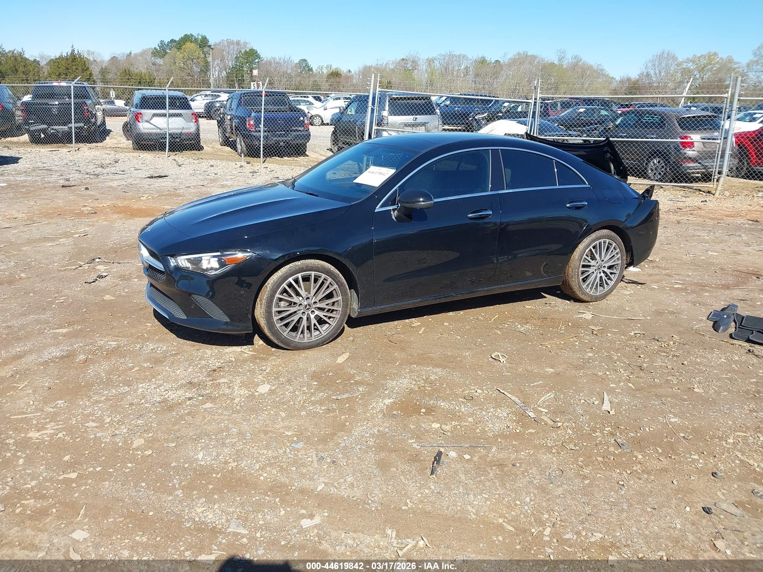 MERCEDES-BENZ CLA image 2