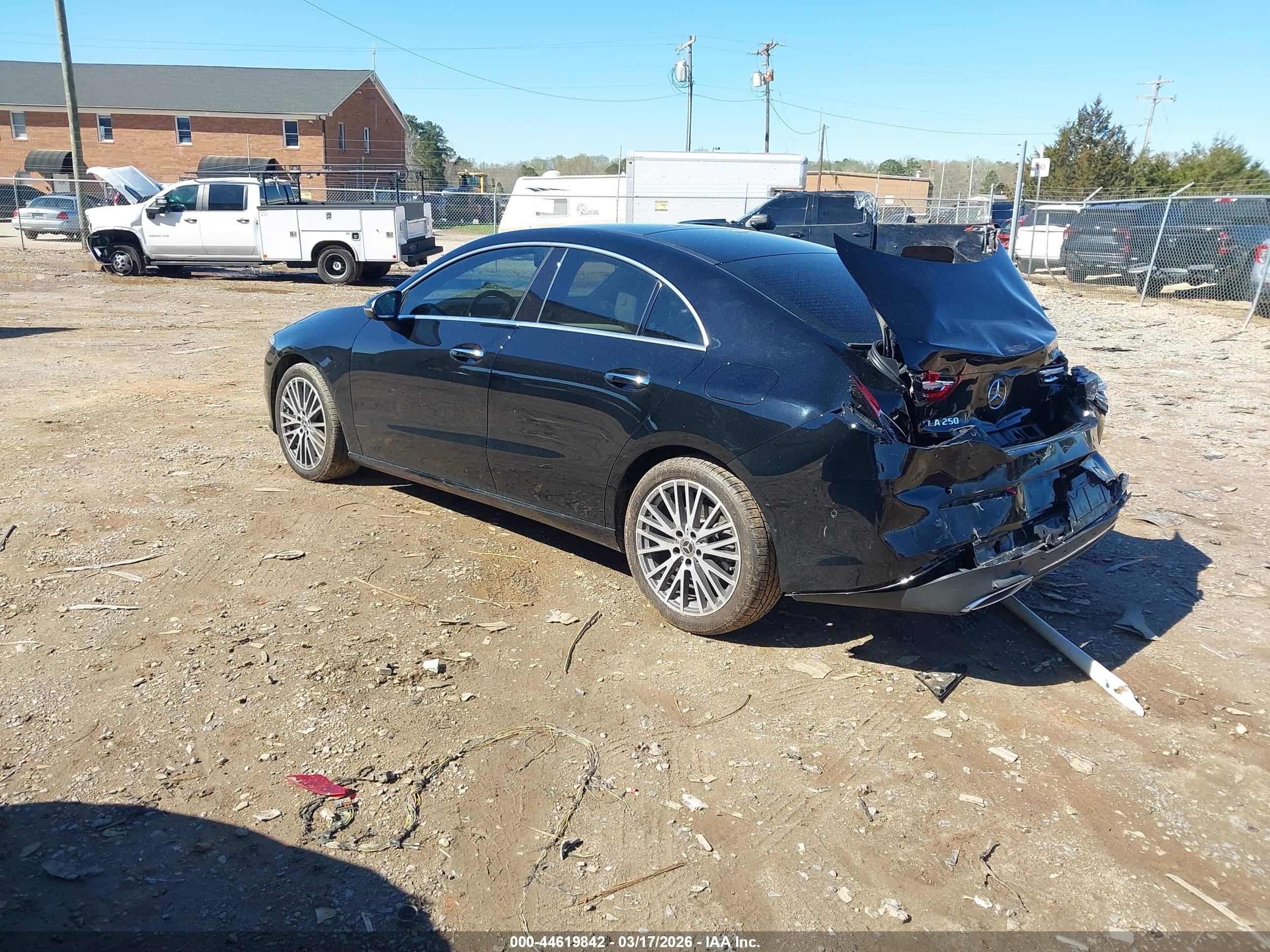 MERCEDES-BENZ CLA image 3