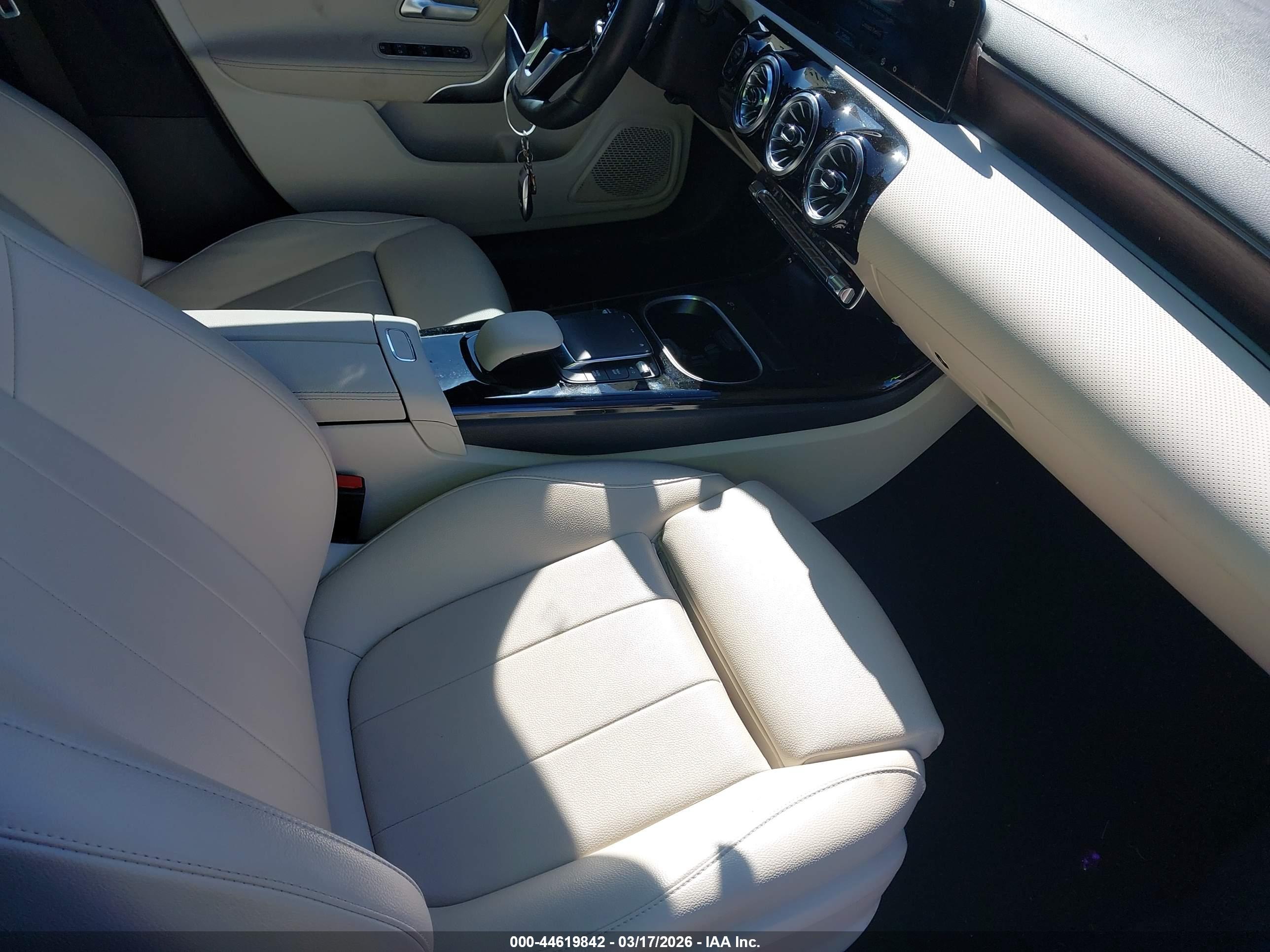 MERCEDES-BENZ CLA image 5