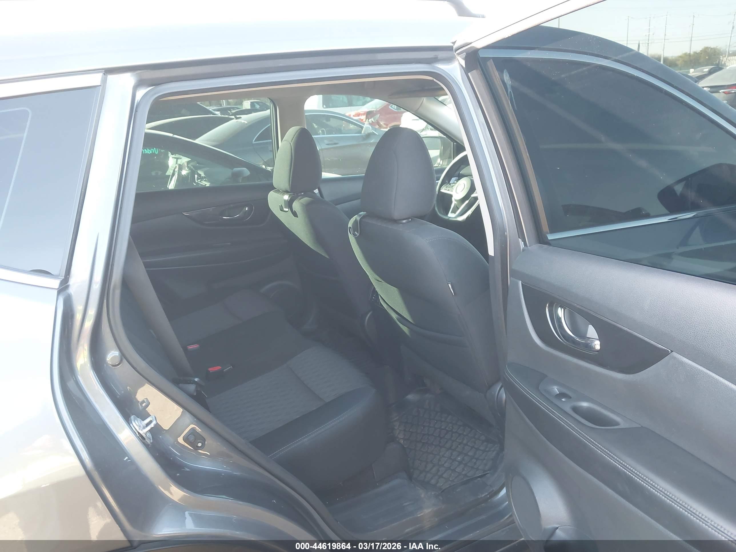 NISSAN ROGUE image 8