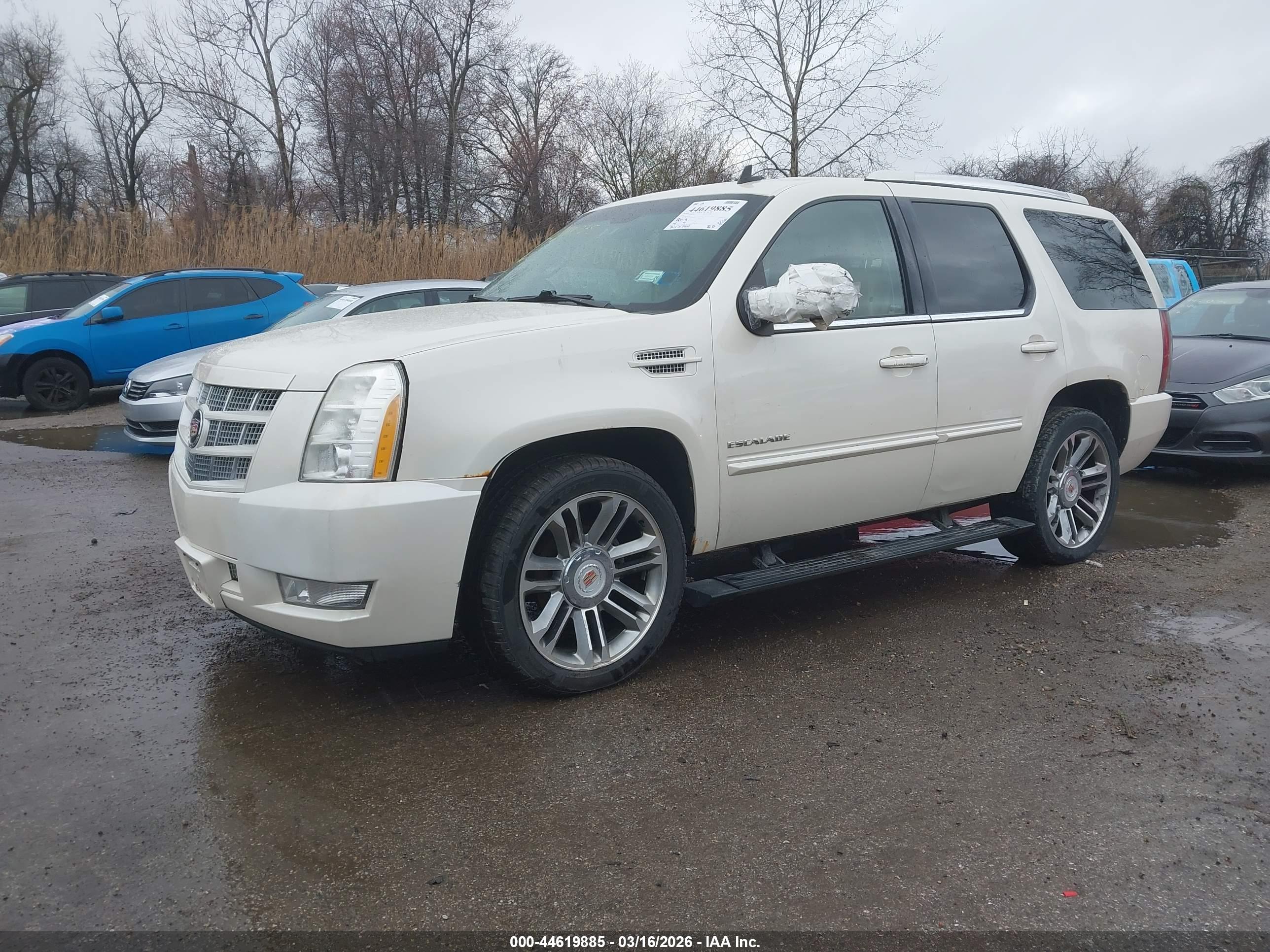 CADILLAC ESCALADE image 2