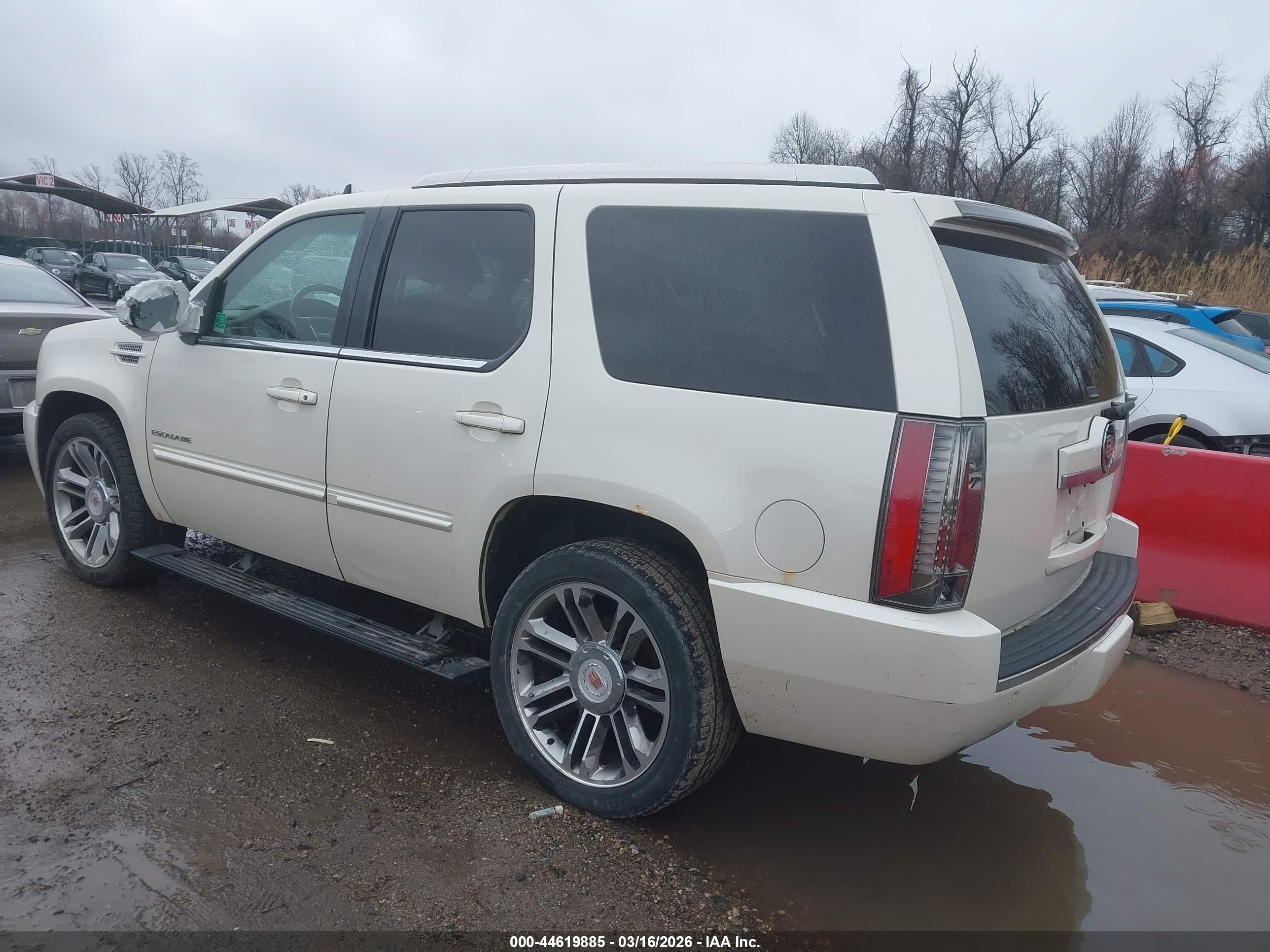 CADILLAC ESCALADE image 3