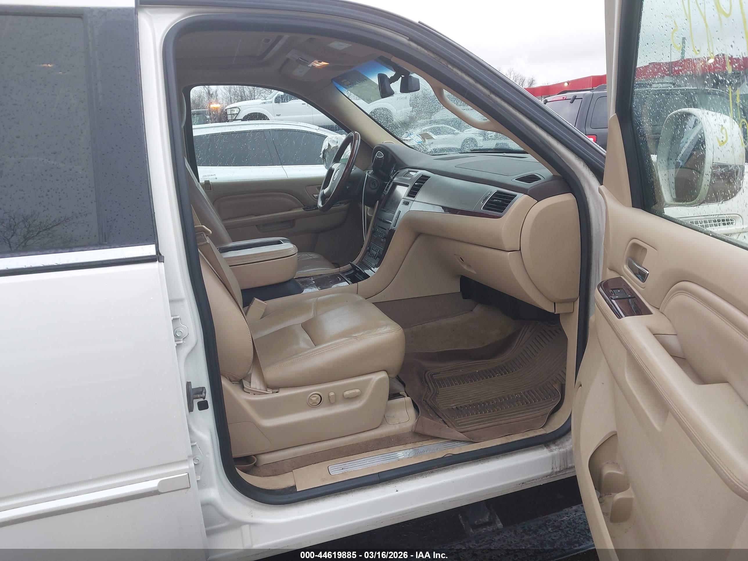 CADILLAC ESCALADE image 5