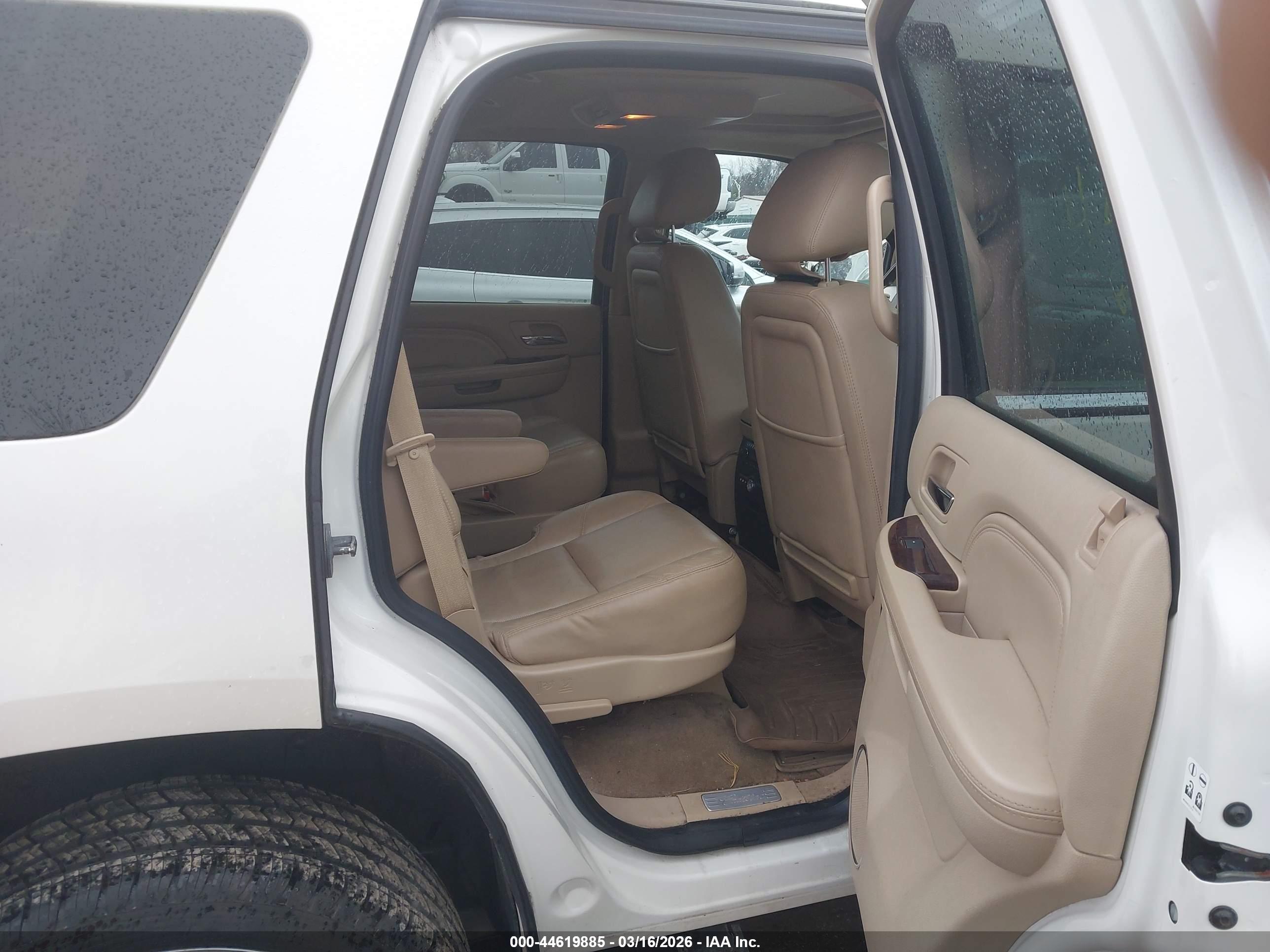CADILLAC ESCALADE image 8