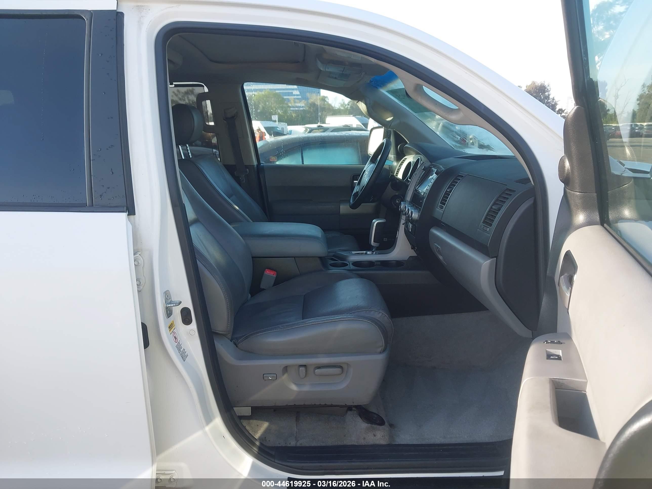 TOYOTA SEQUOIA image 5
