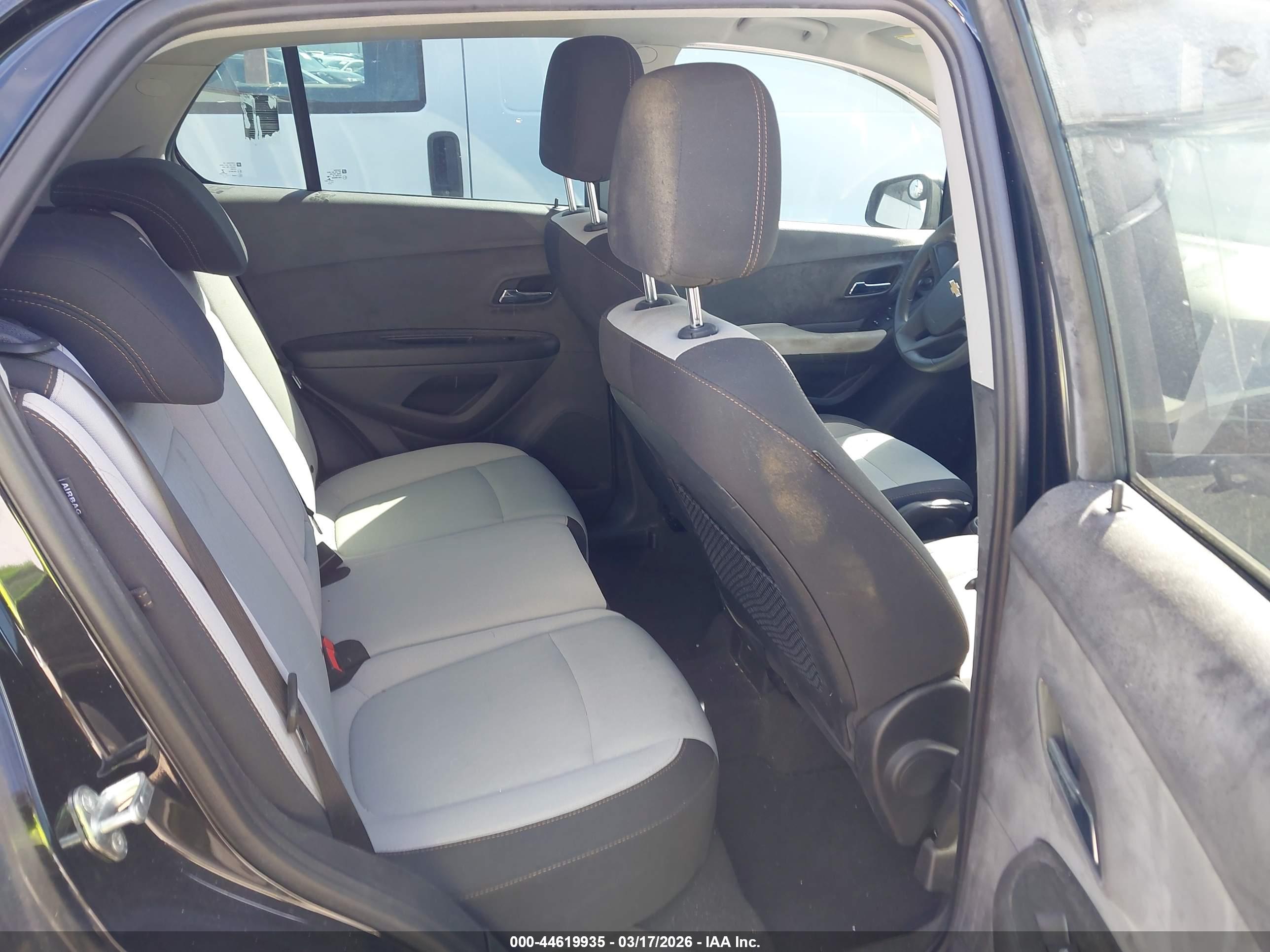 CHEVROLET TRAX image 8