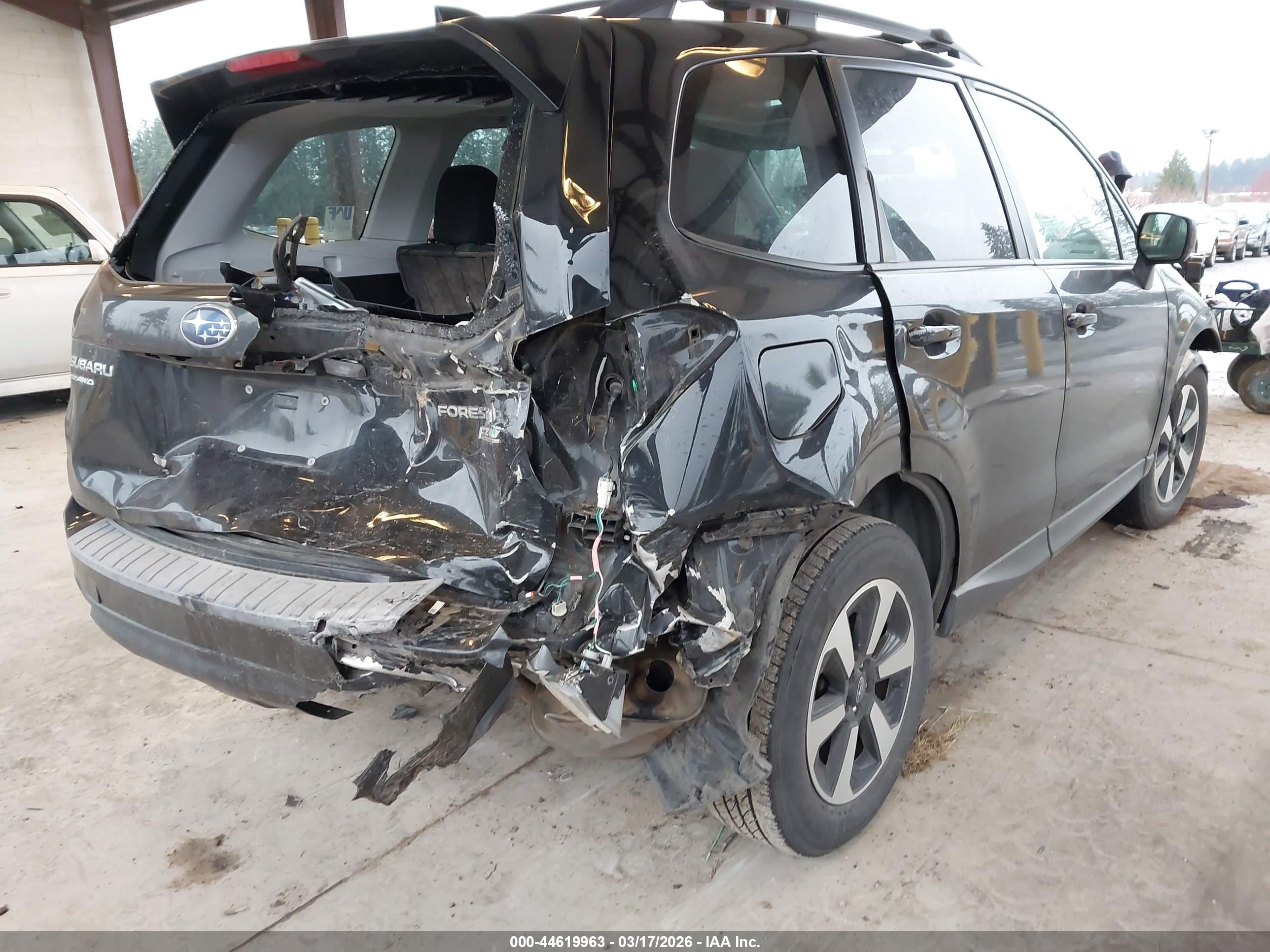 SUBARU FORESTER image 6