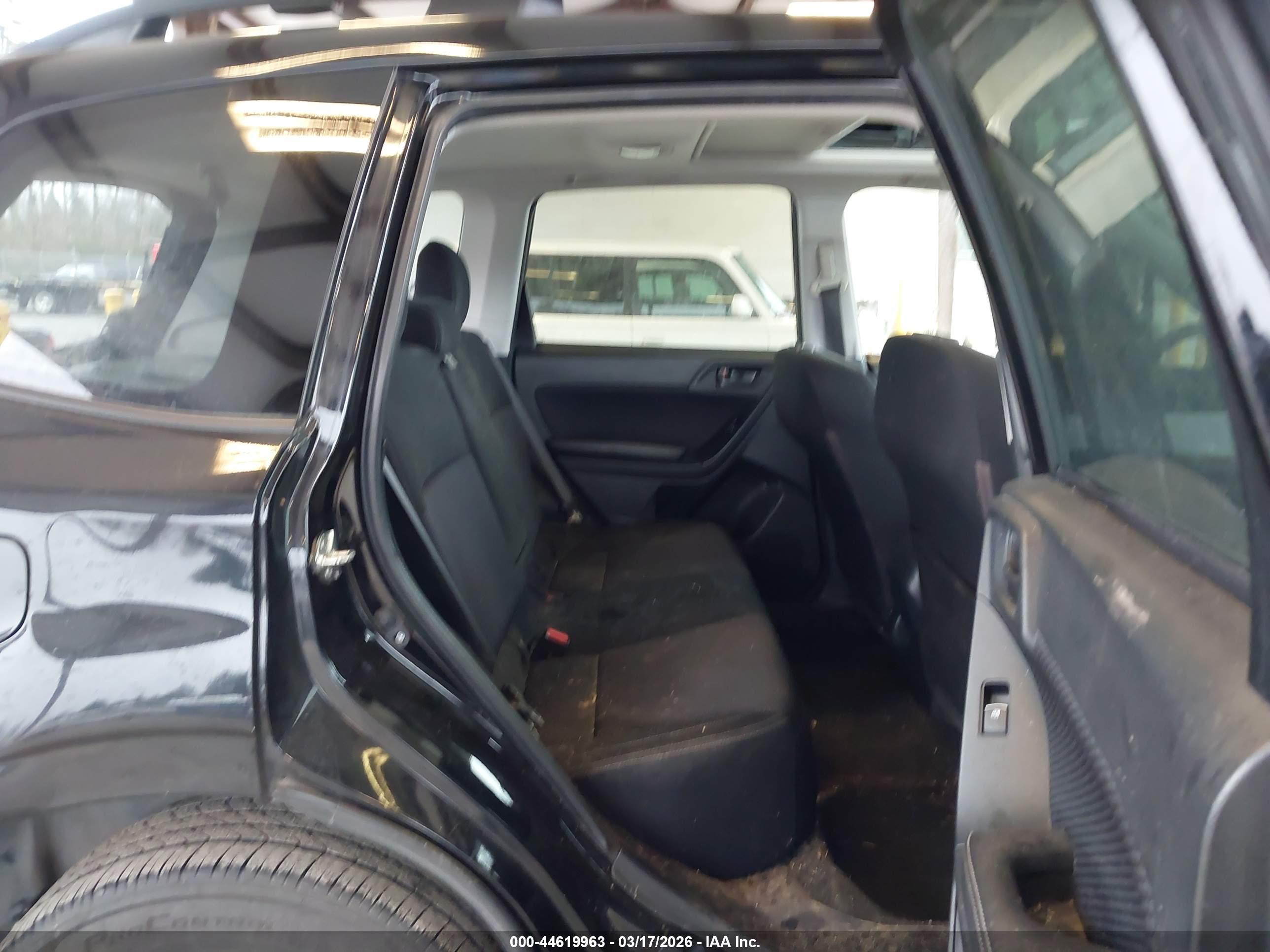 SUBARU FORESTER image 8