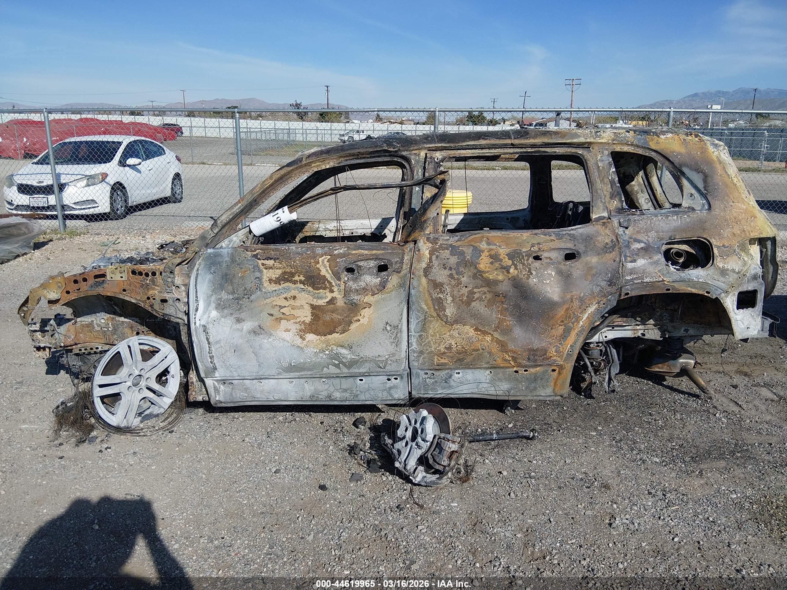 MERCEDES-BENZ GLB image 6
