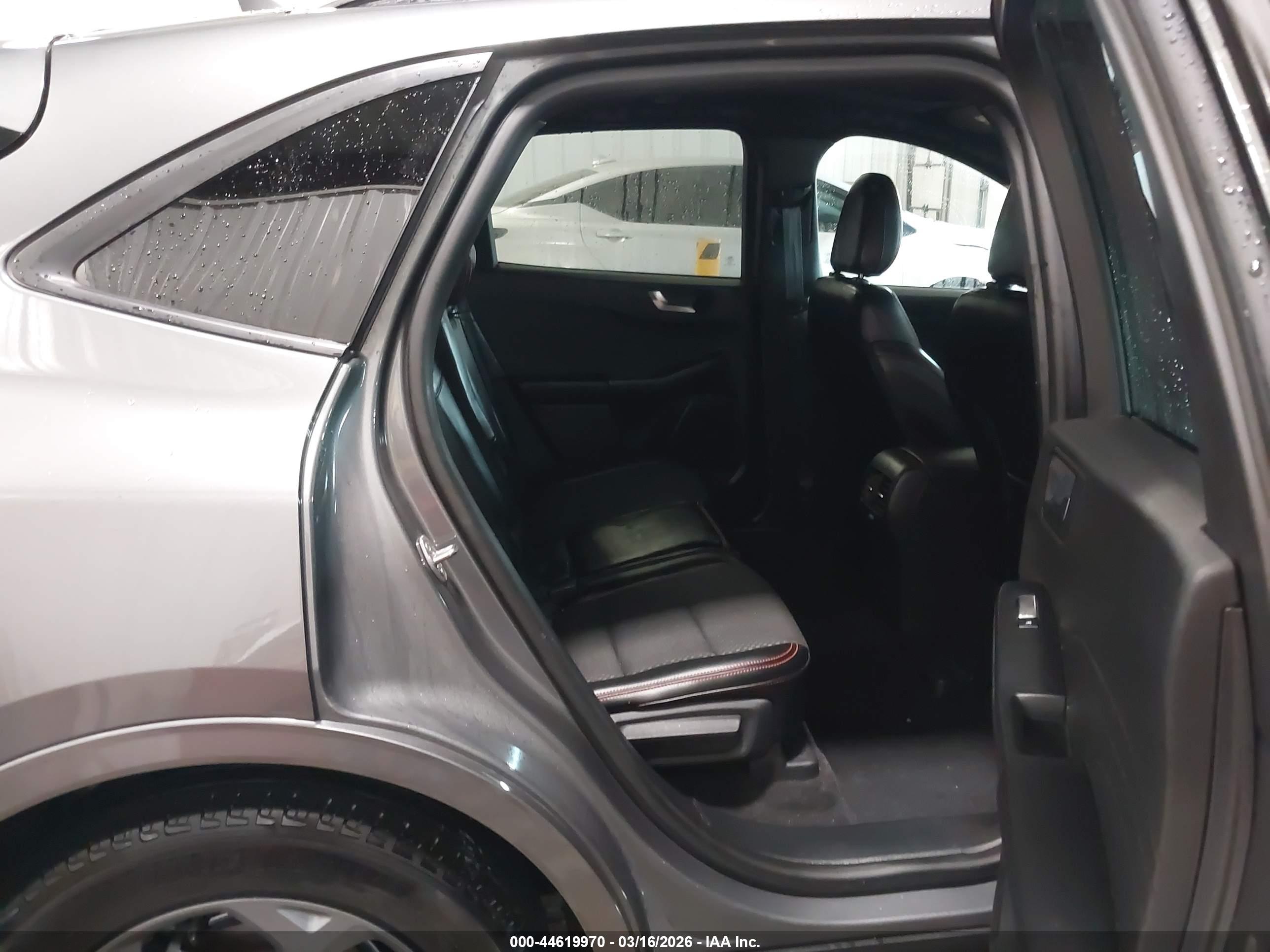 FORD ESCAPE image 8