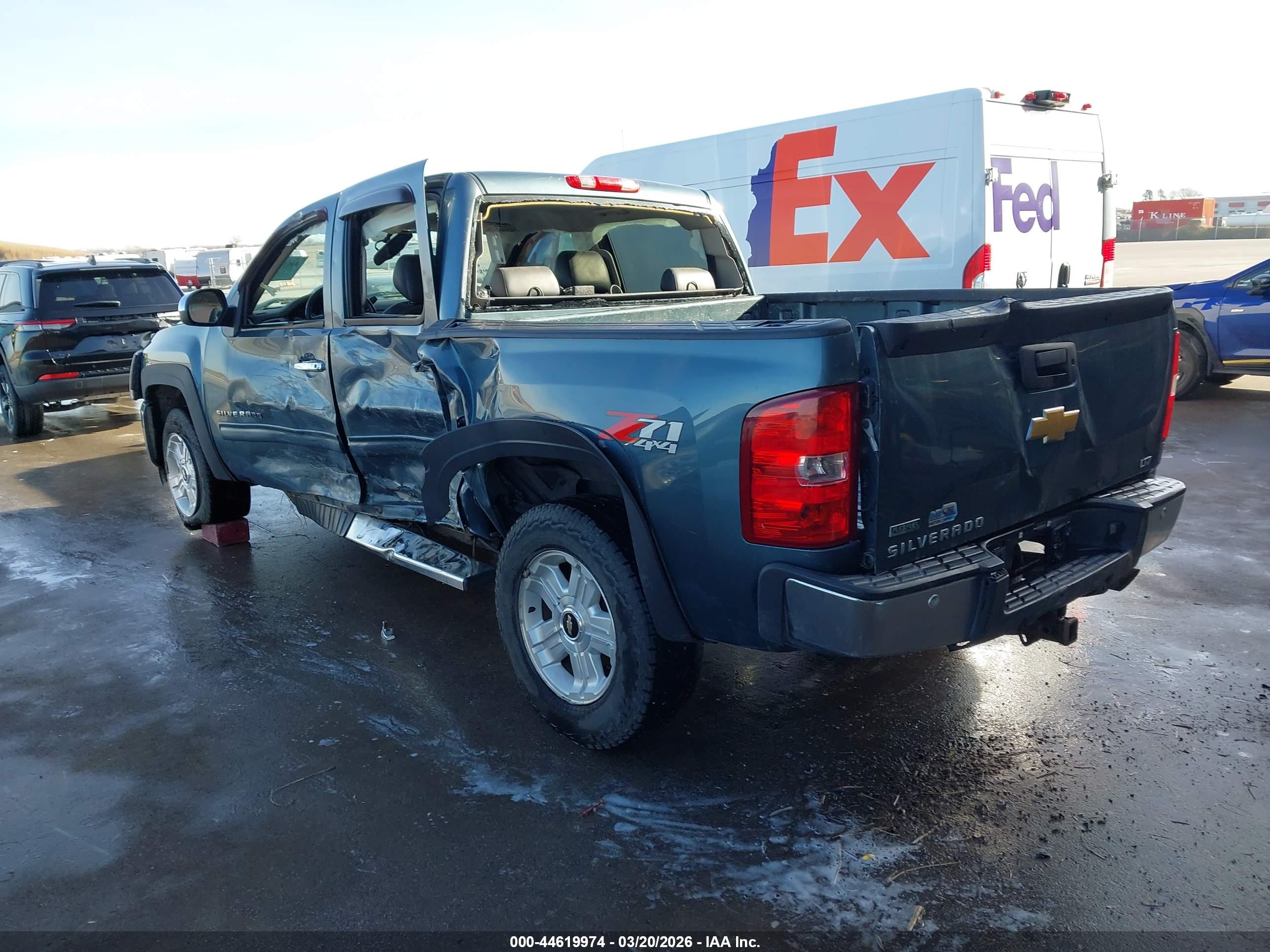 CHEVROLET SILVERADO image 3