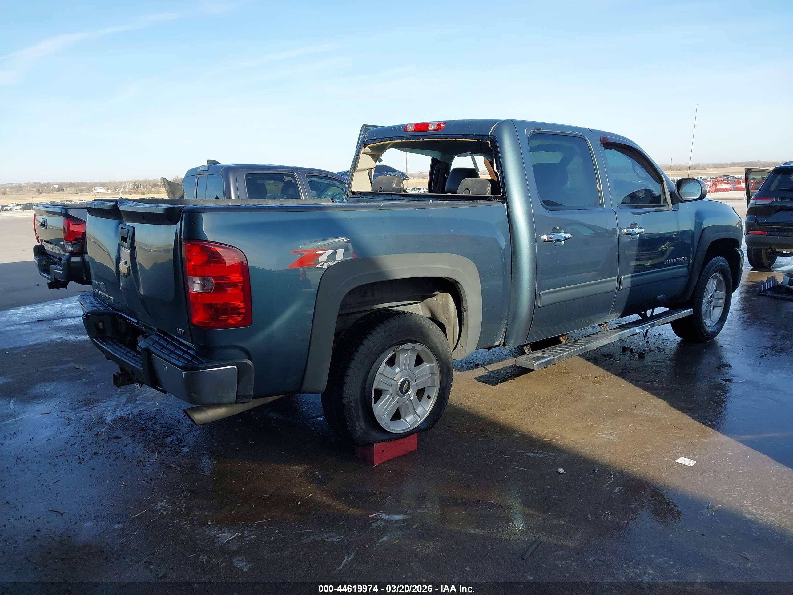 CHEVROLET SILVERADO image 4