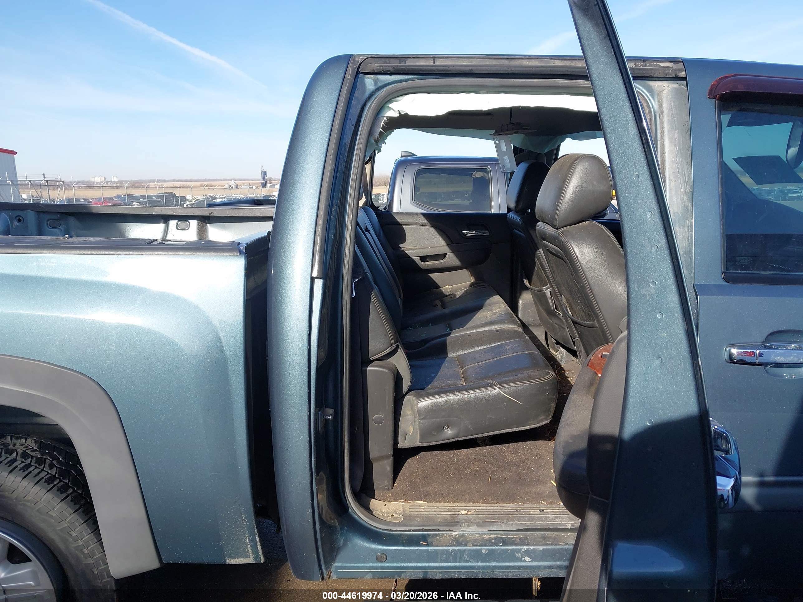 CHEVROLET SILVERADO image 8