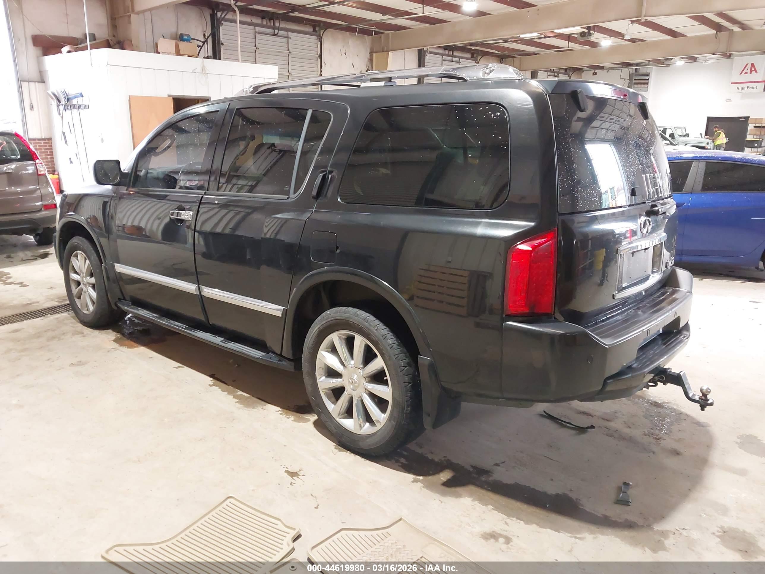 INFINITI QX56 image 3