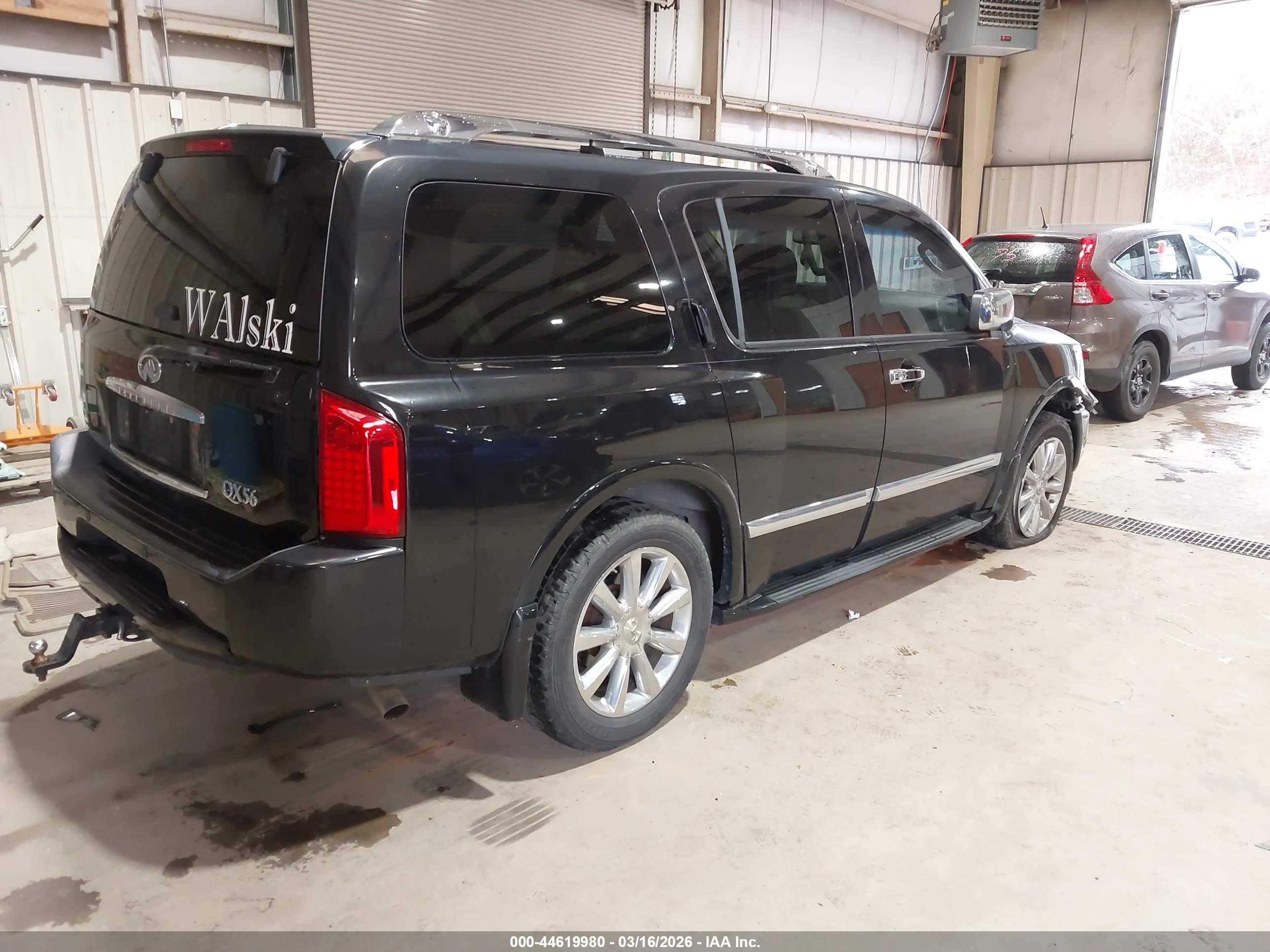 INFINITI QX56 image 4