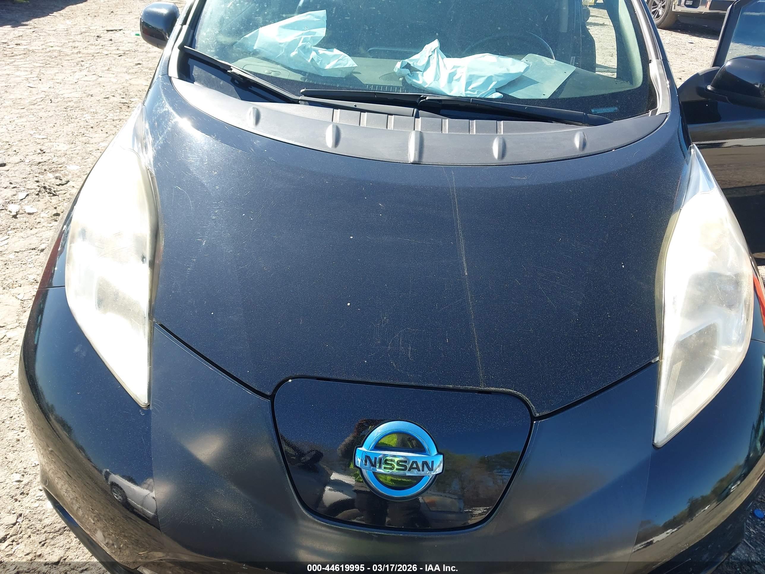 NISSAN LEAF image 10