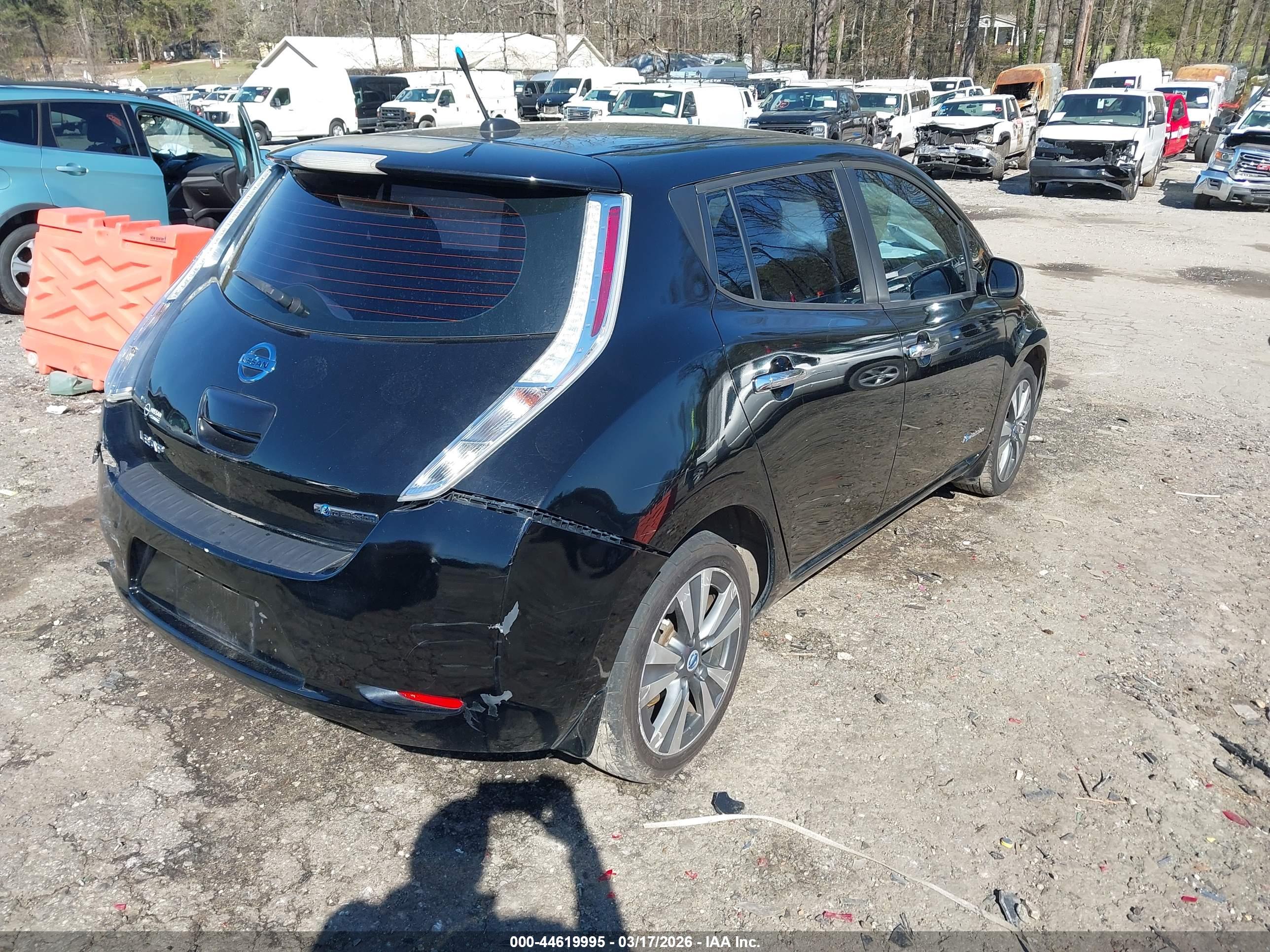 NISSAN LEAF image 4