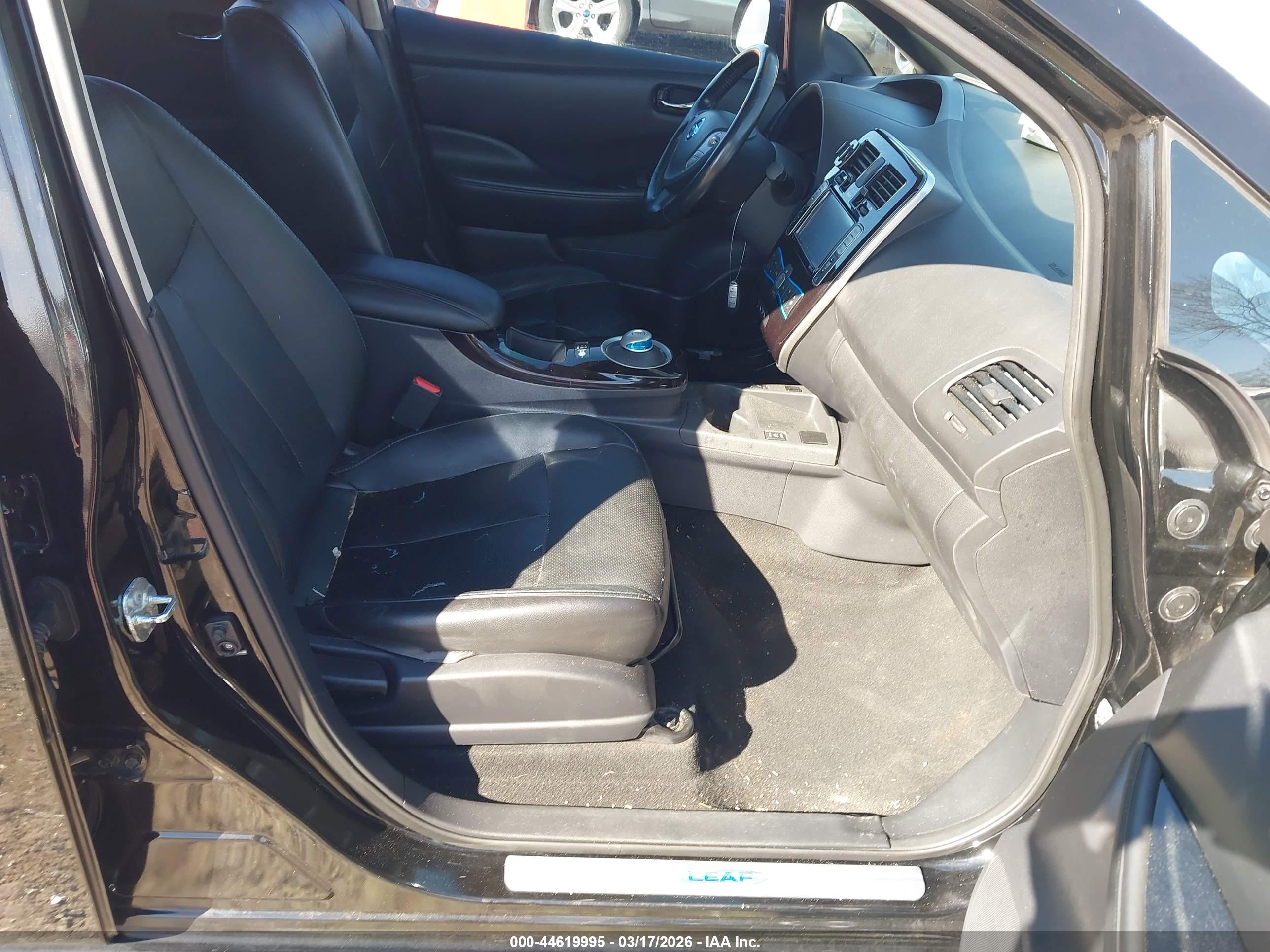 NISSAN LEAF image 5