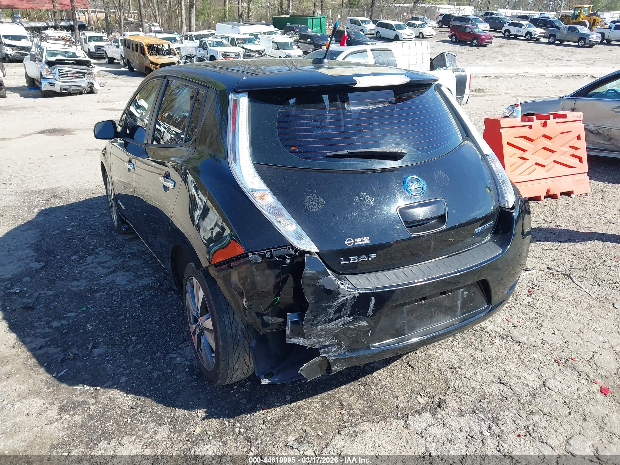 NISSAN LEAF image 6