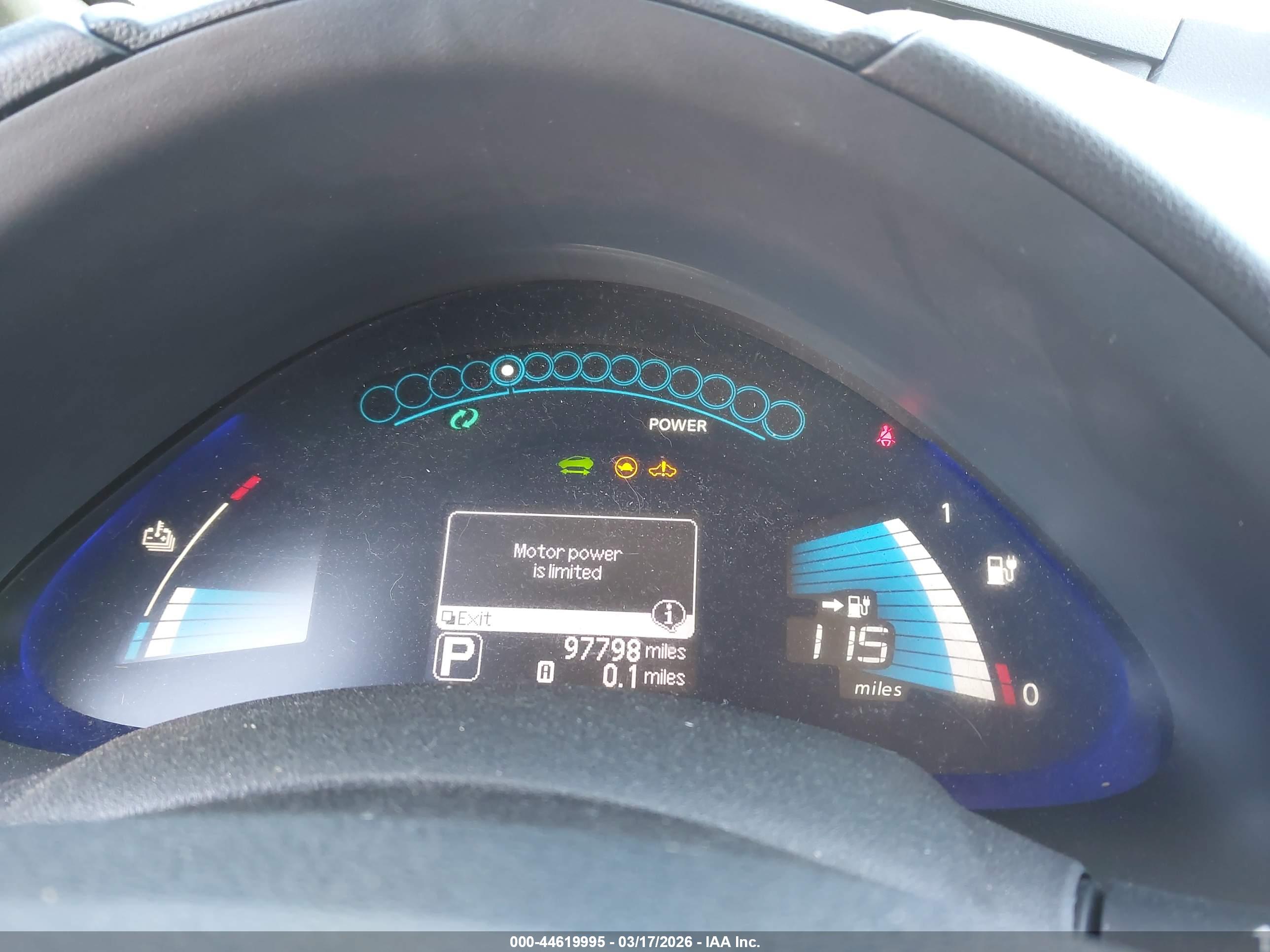 NISSAN LEAF image 7