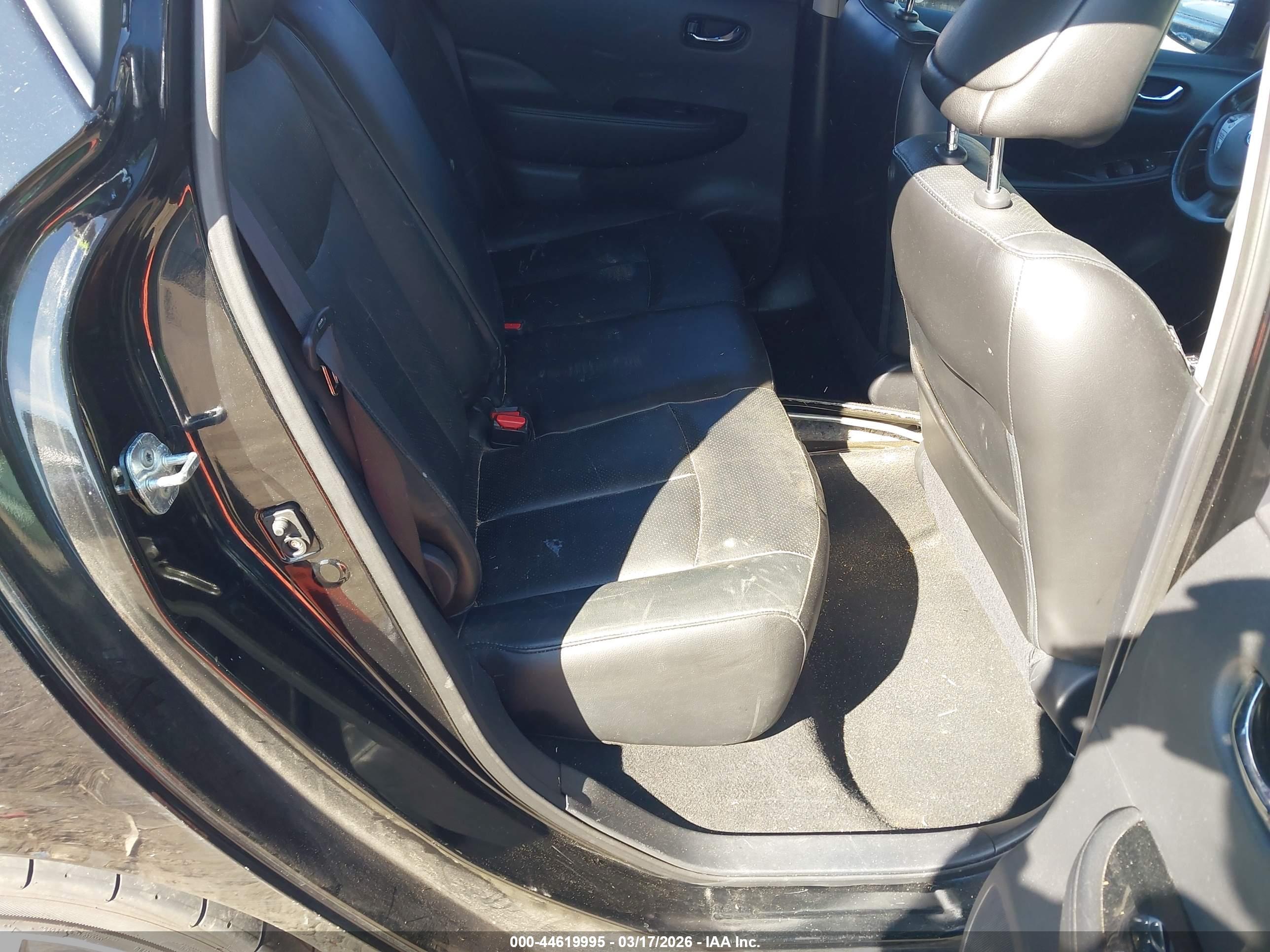 NISSAN LEAF image 8