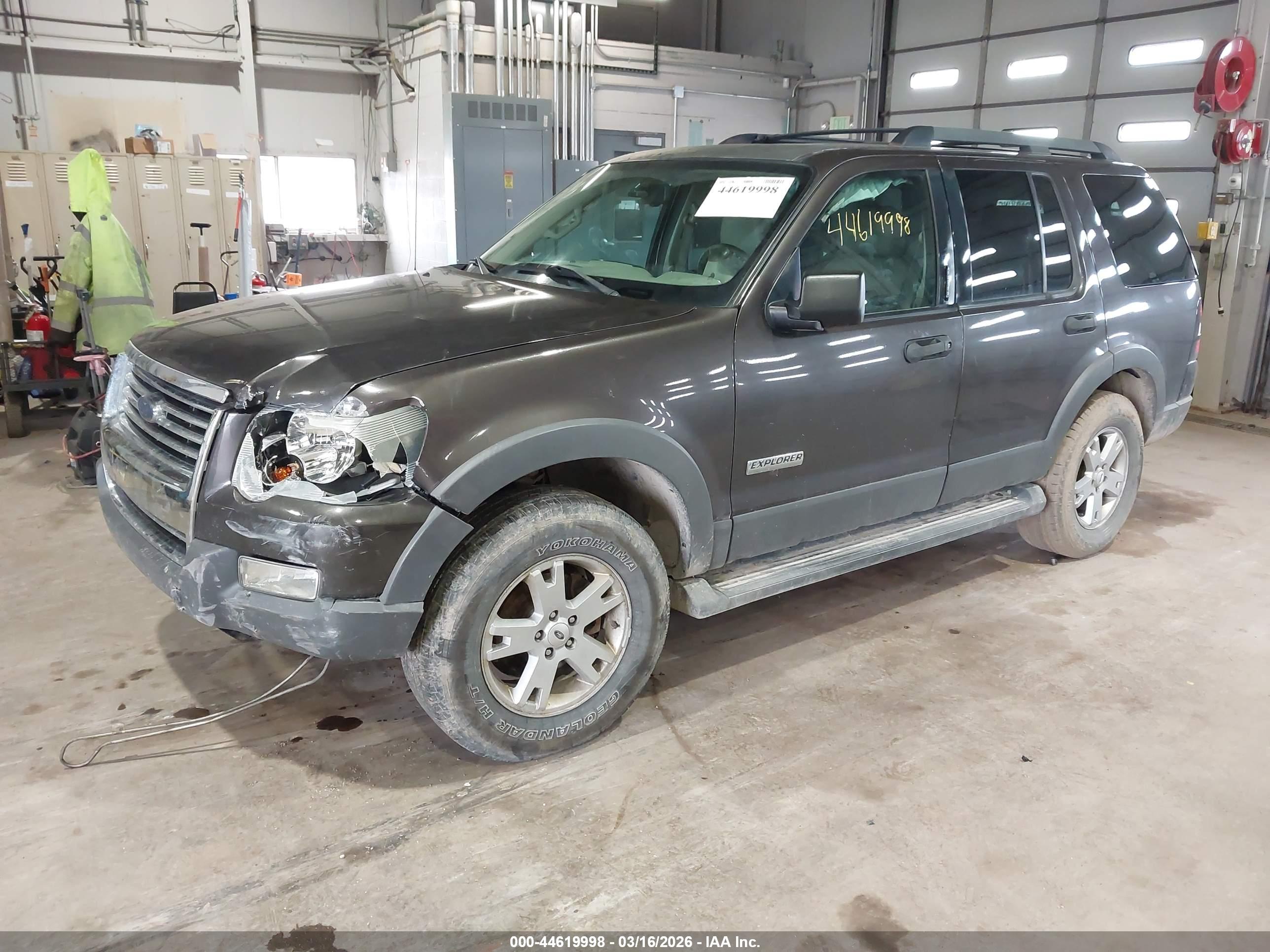 FORD EXPLORER image 2