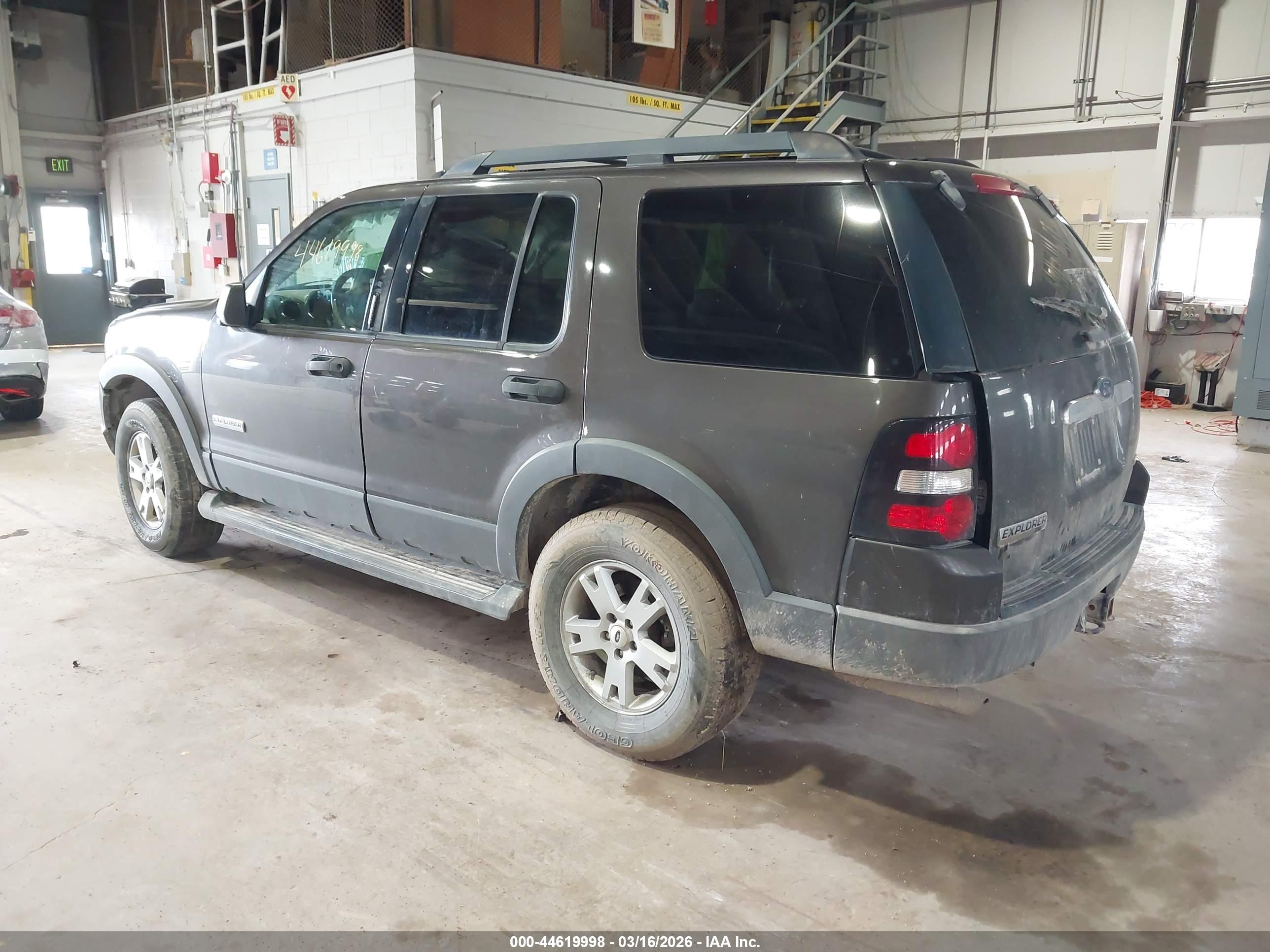 FORD EXPLORER image 3