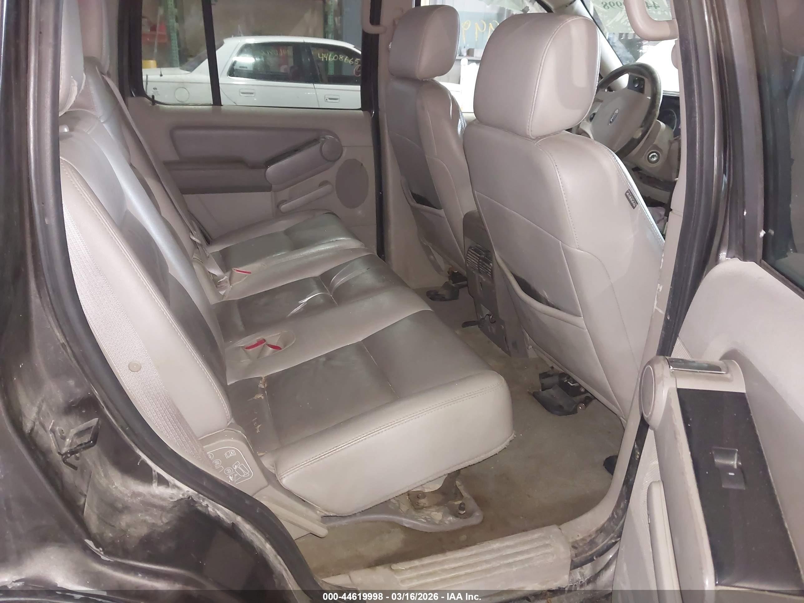 FORD EXPLORER image 8