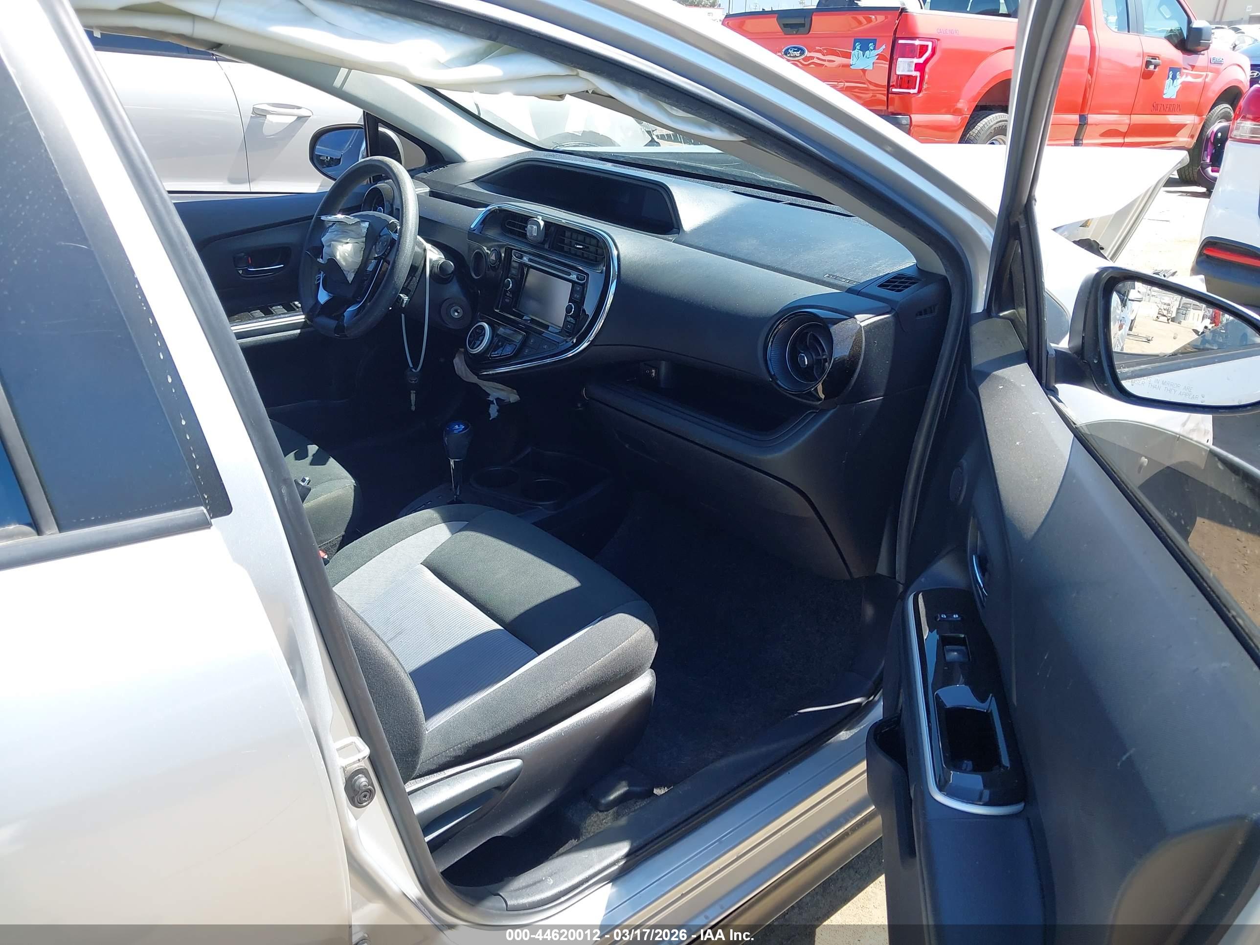 TOYOTA PRIUS image 5