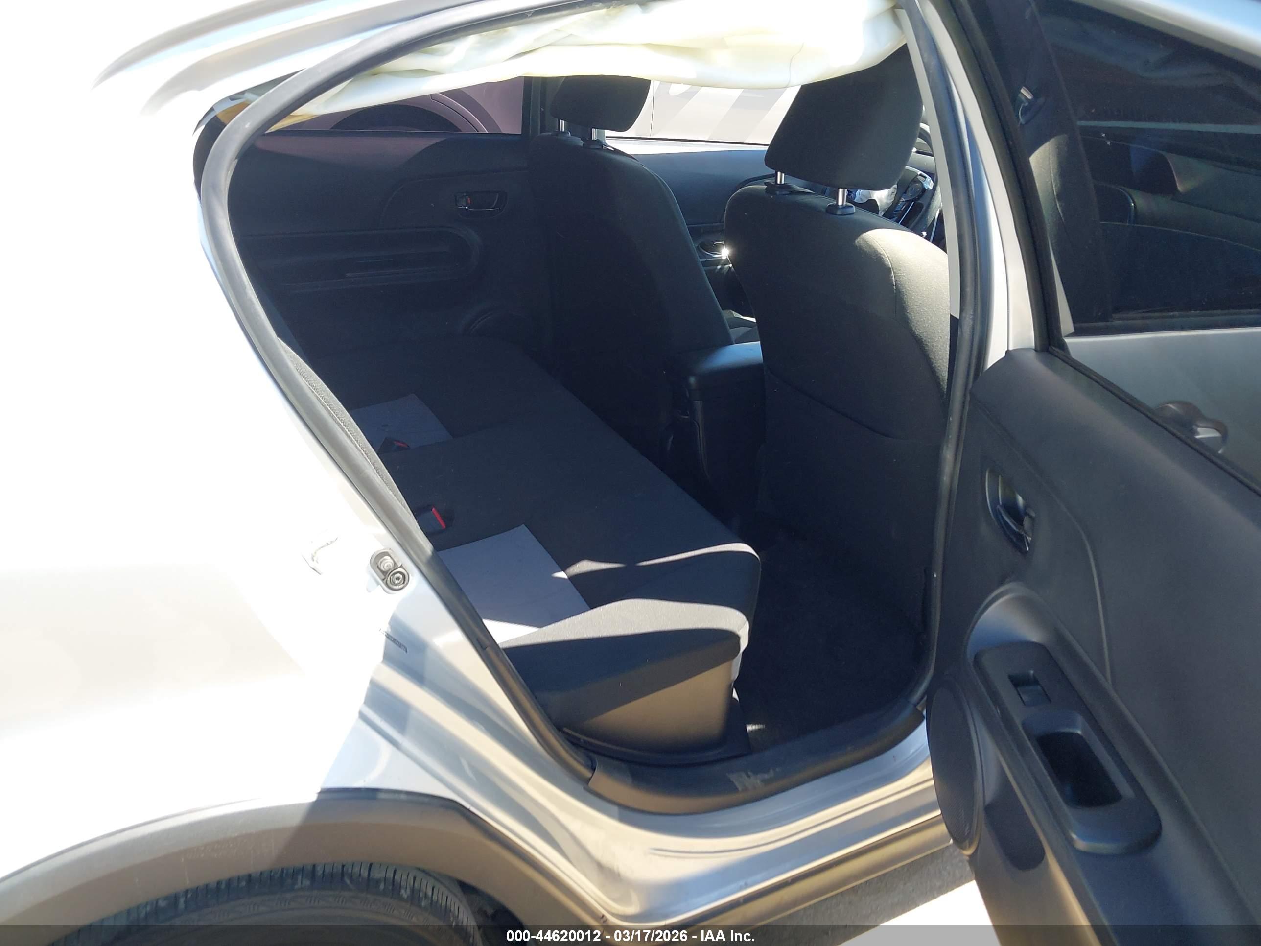 TOYOTA PRIUS image 8