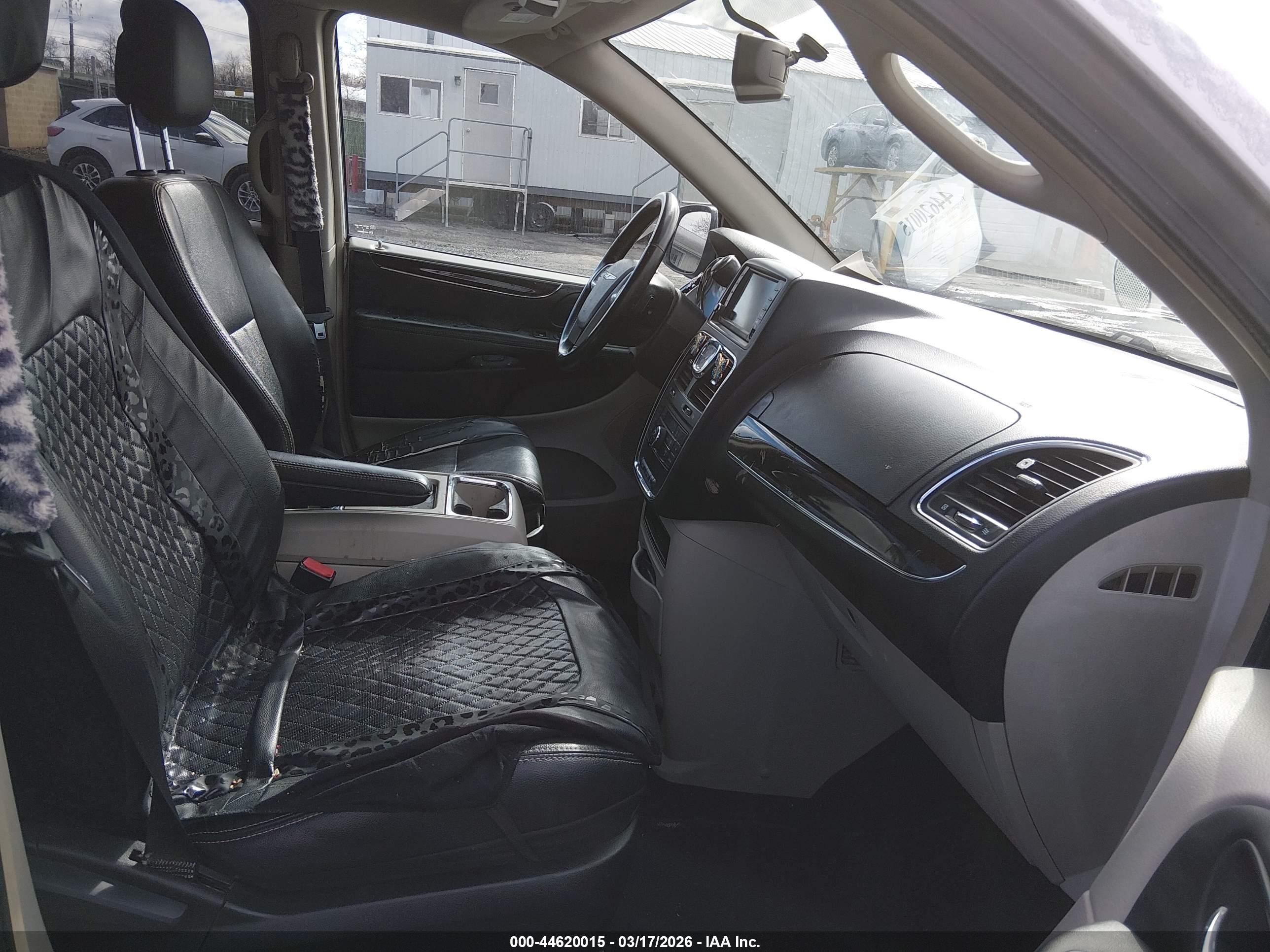 CHRYSLER TOWN image 5