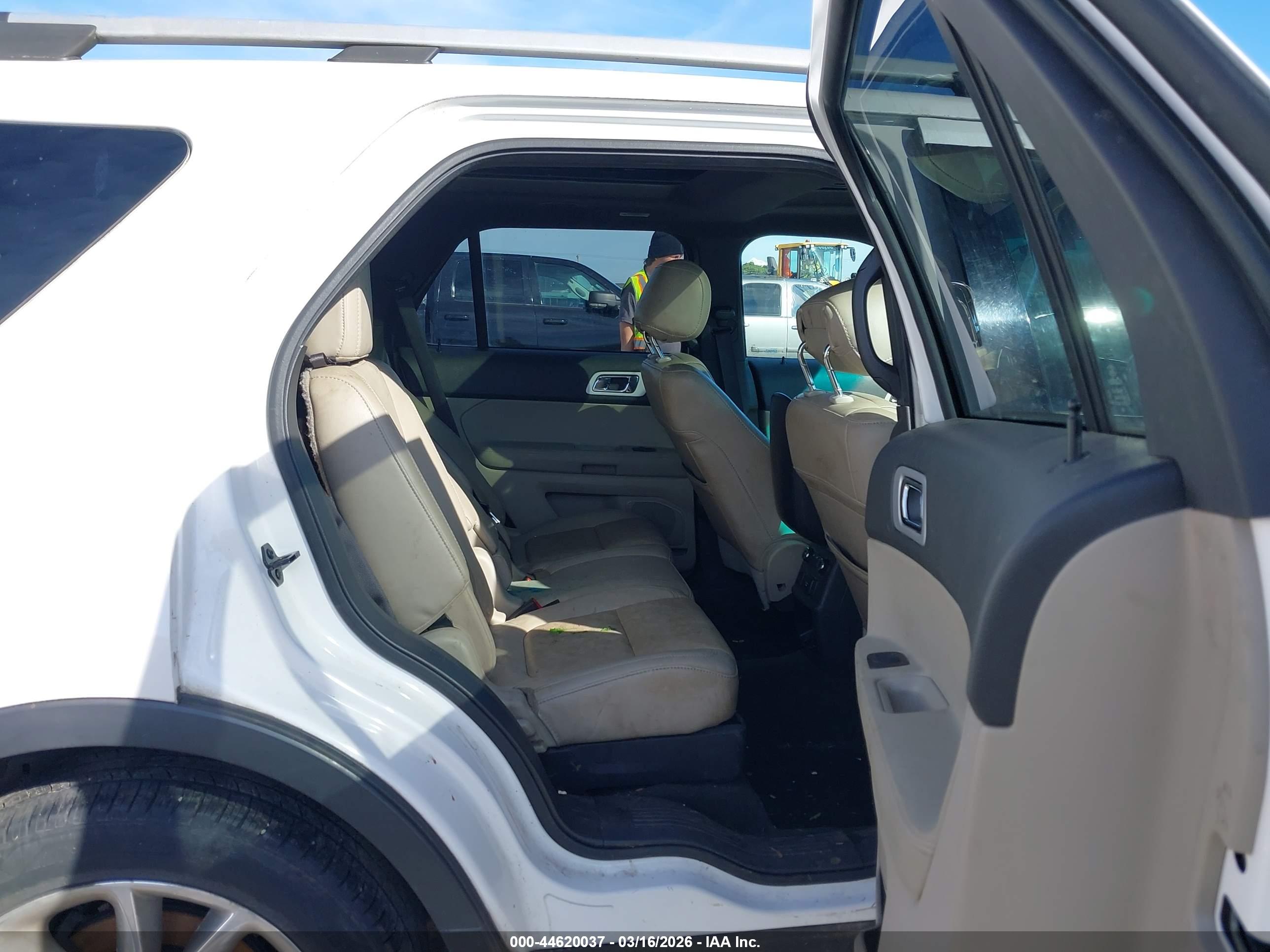 FORD EXPLORER image 8