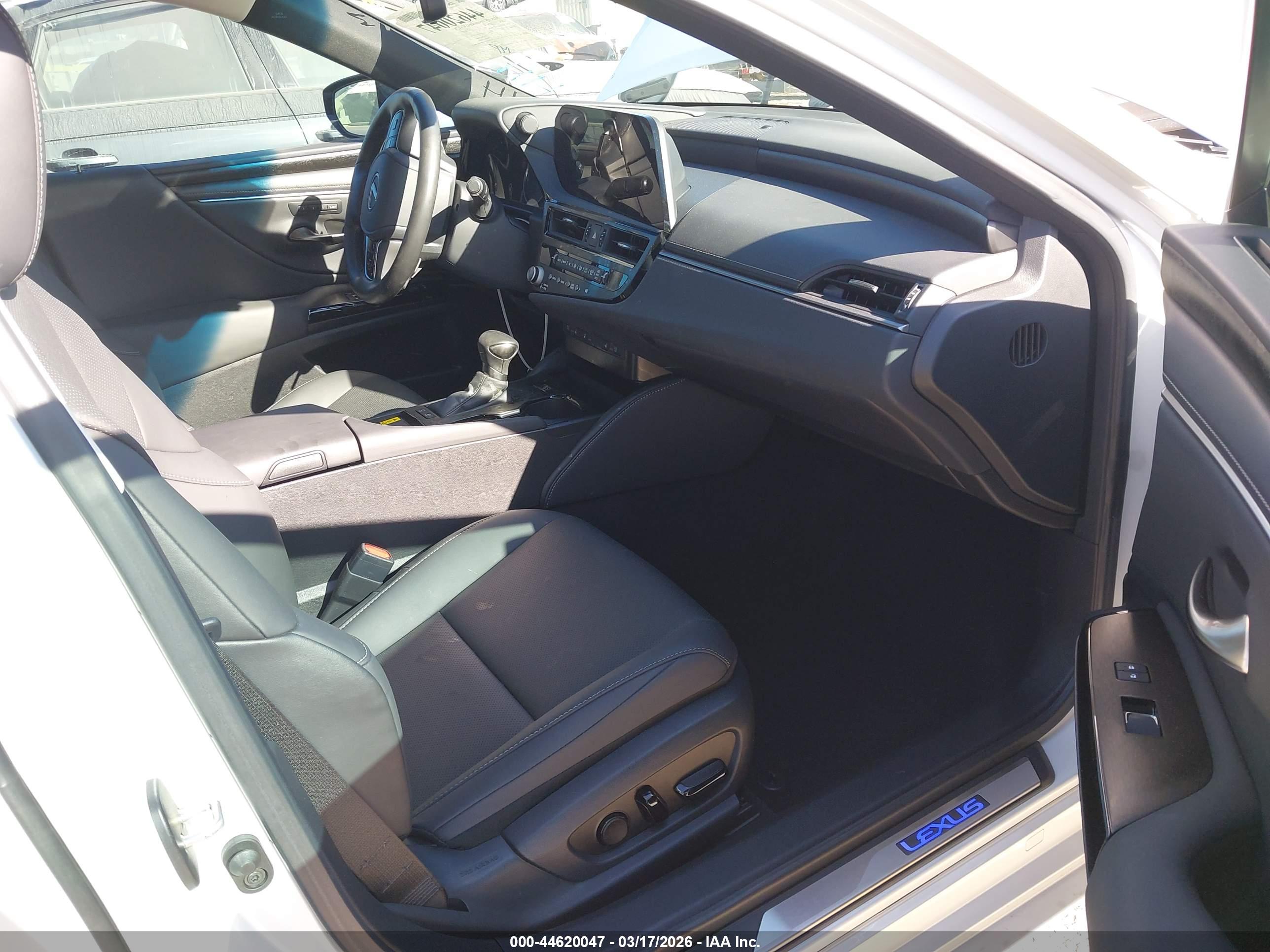LEXUS ES image 5
