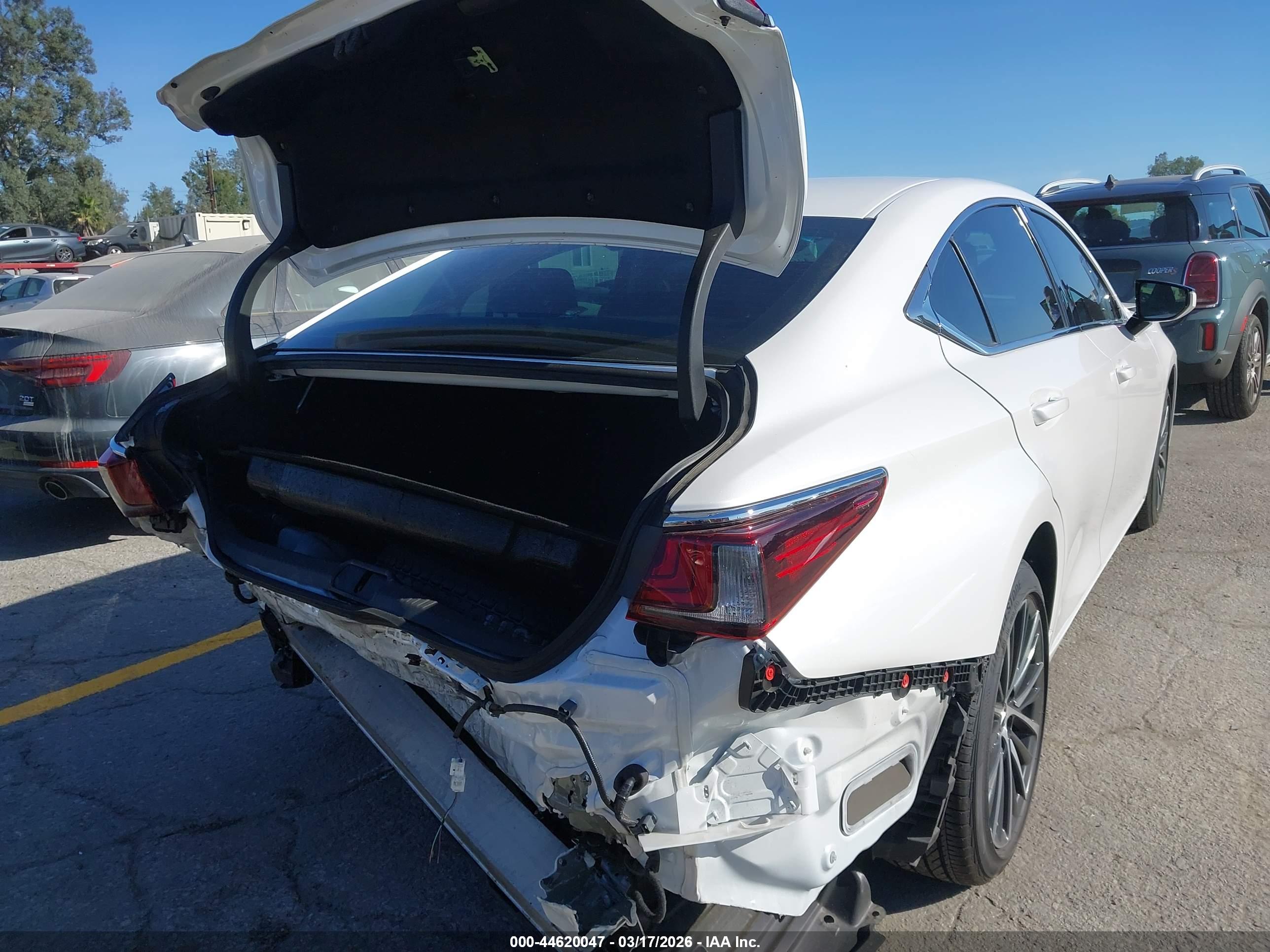 LEXUS ES image 6