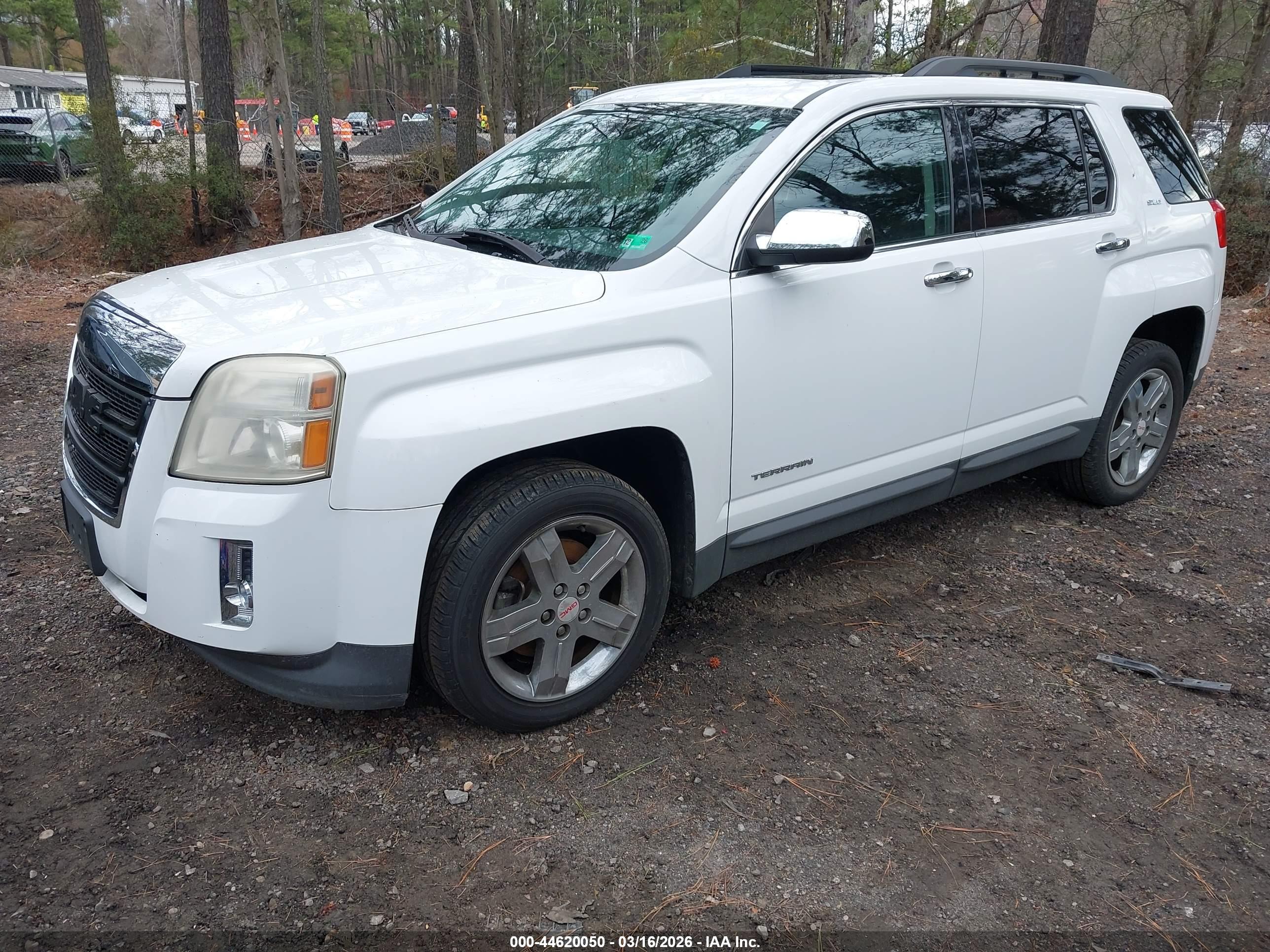 GMC TERRAIN image 2